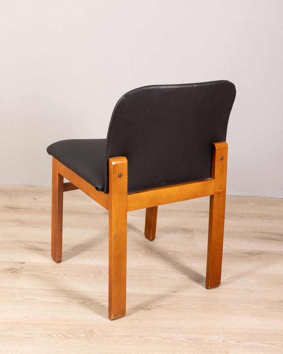 Mid-Century Modern Set of 4 vintage 70s black leather chairs Italian design For Sale