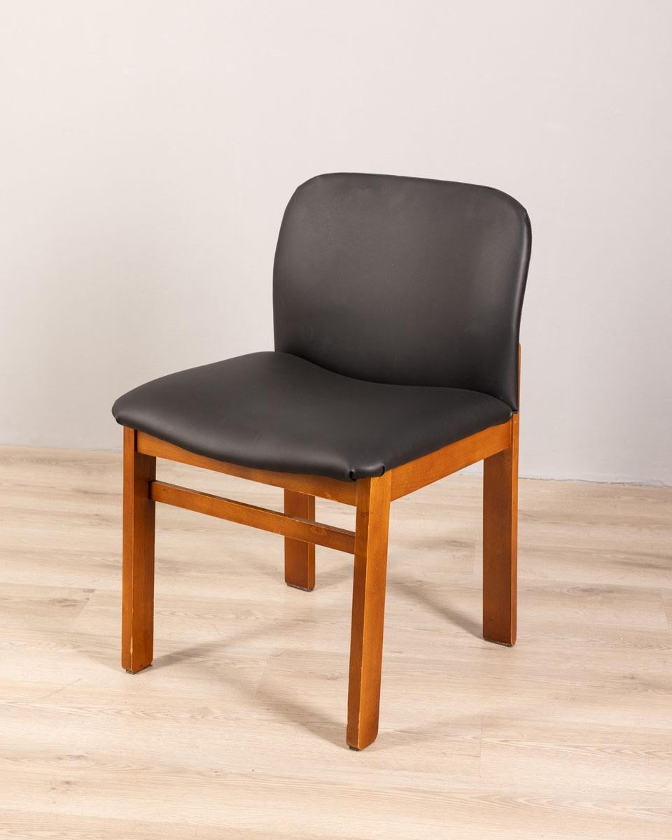 Set of 4 vintage 70s black leather chairs Italian design In Good Condition For Sale In None, IT