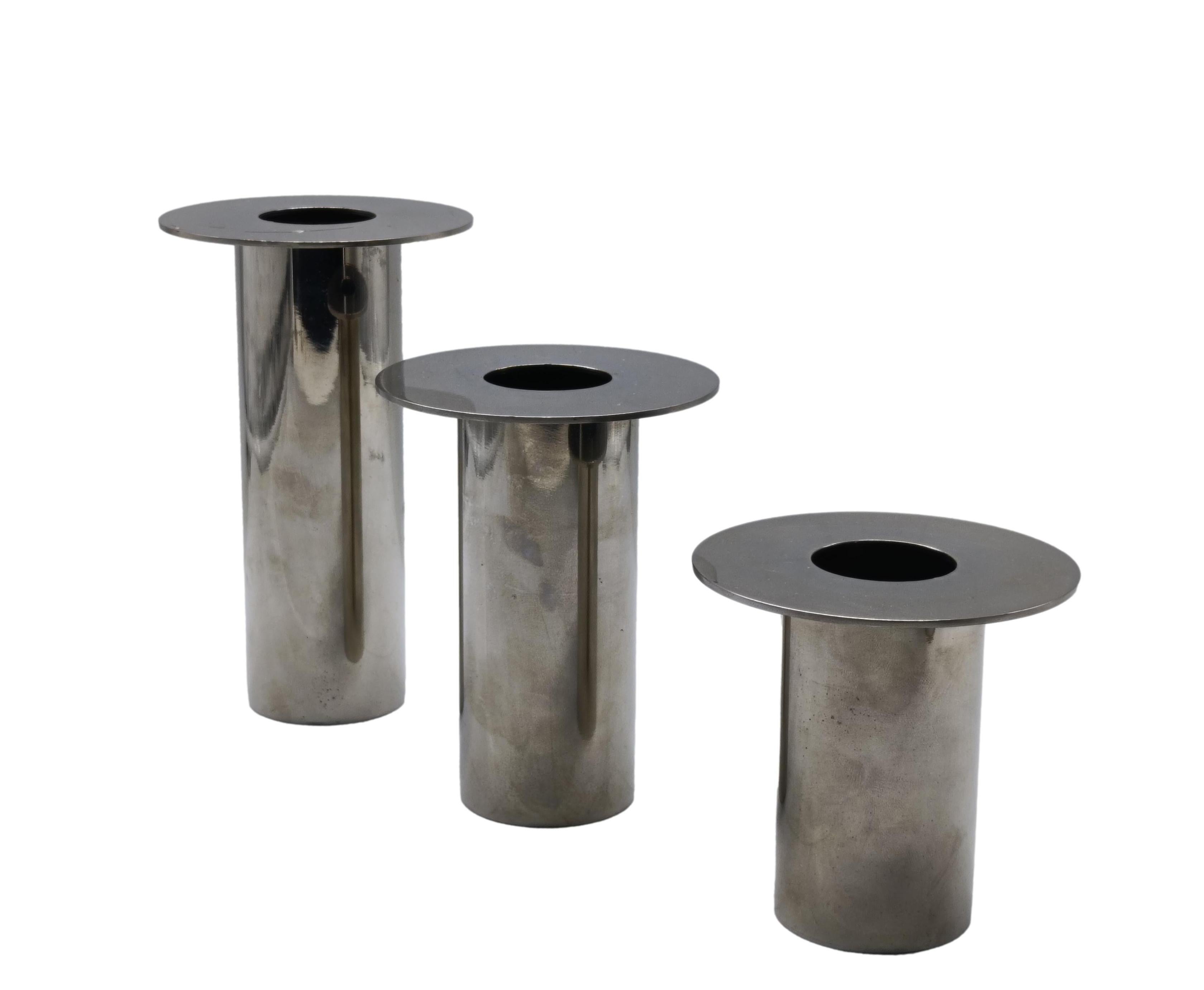 Fine XX secolo Set di 4 Vasi o Portacandele in Acciaio di Diverse Misure, Italia anni '70 in vendita