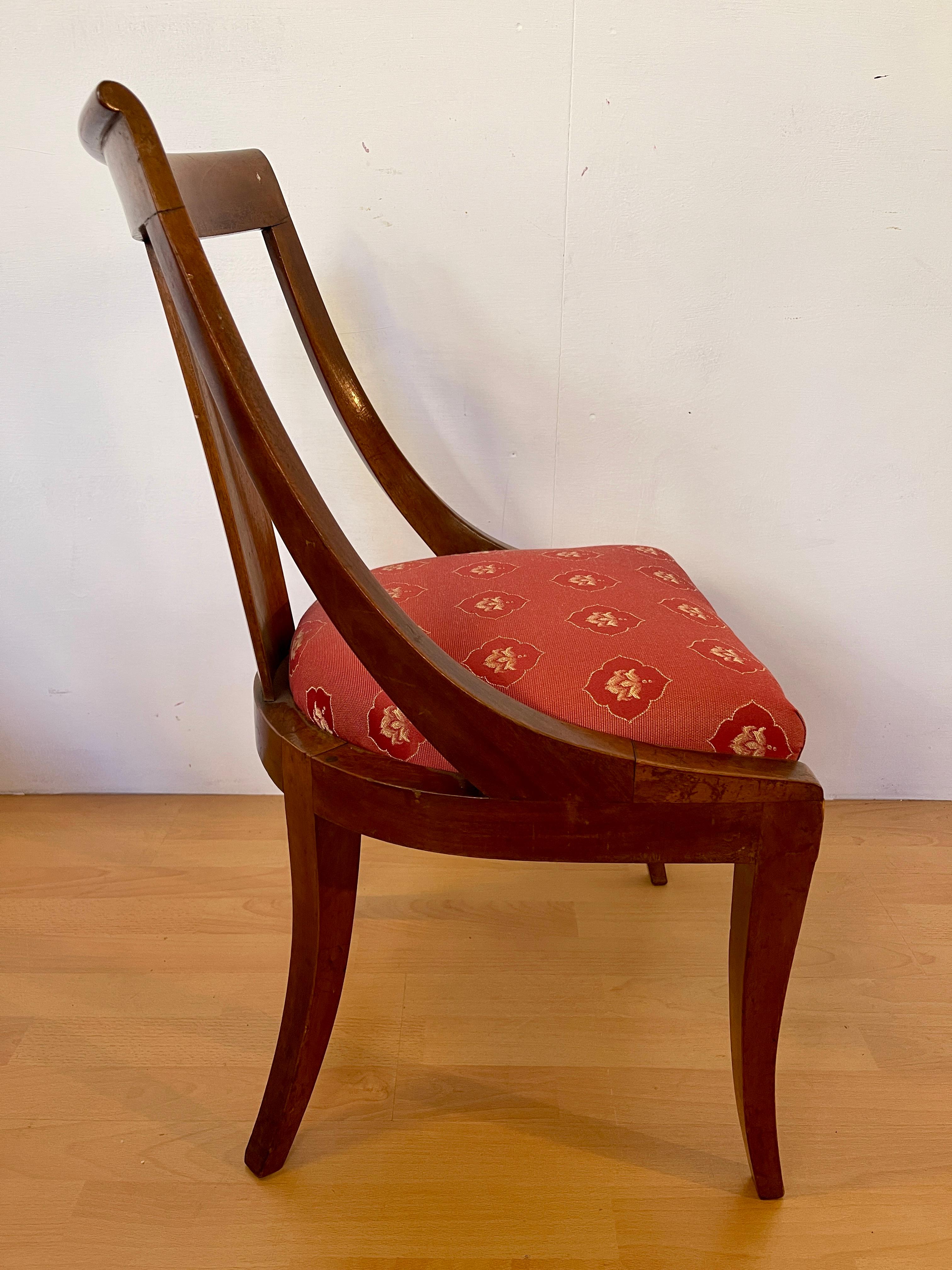 Set di 5 sedie a gondola italiane in stile impero lombardo degli anni '70 en vente 3