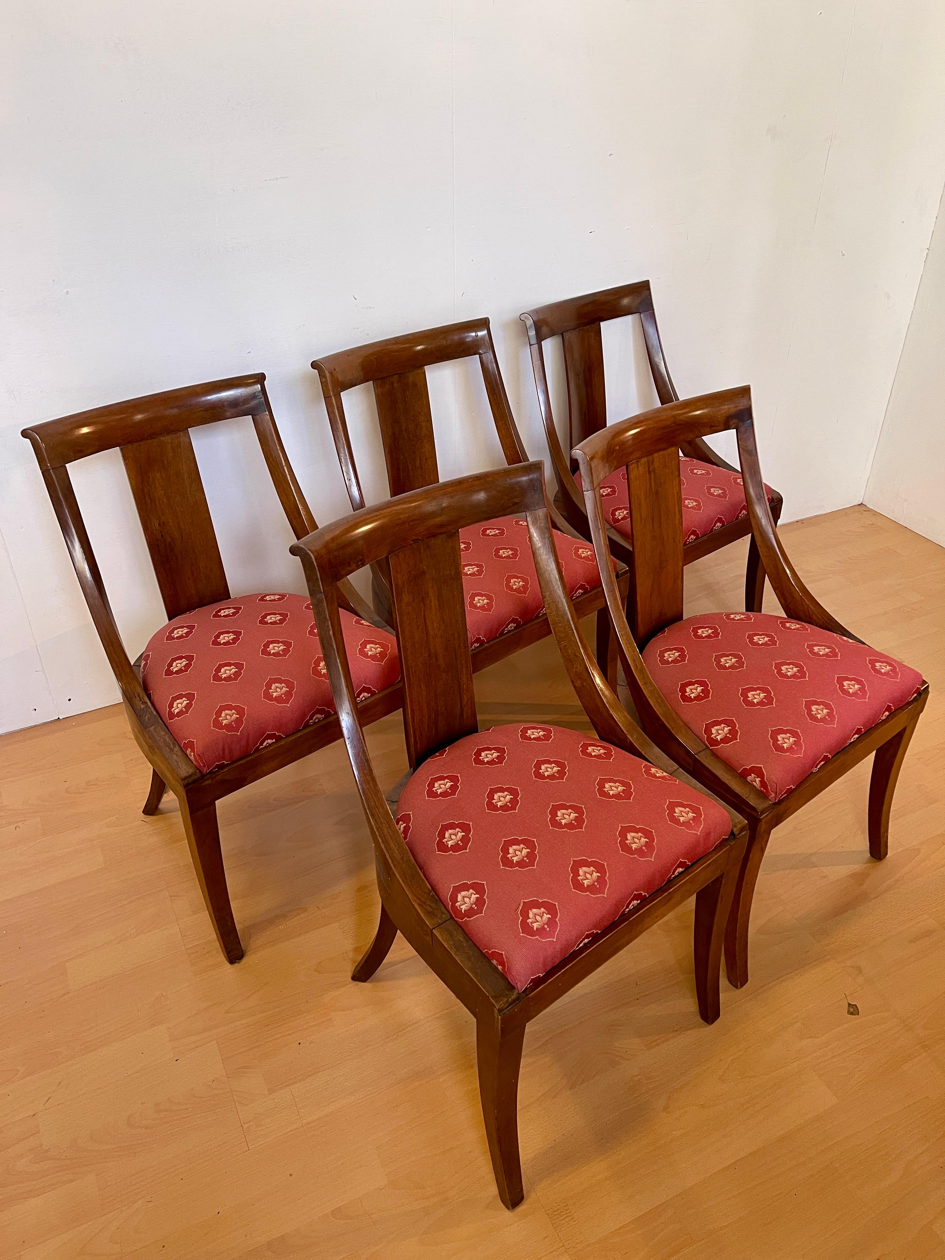 Autre Set di 5 sedie a gondola italiane in stile impero lombardo degli anni '70 en vente