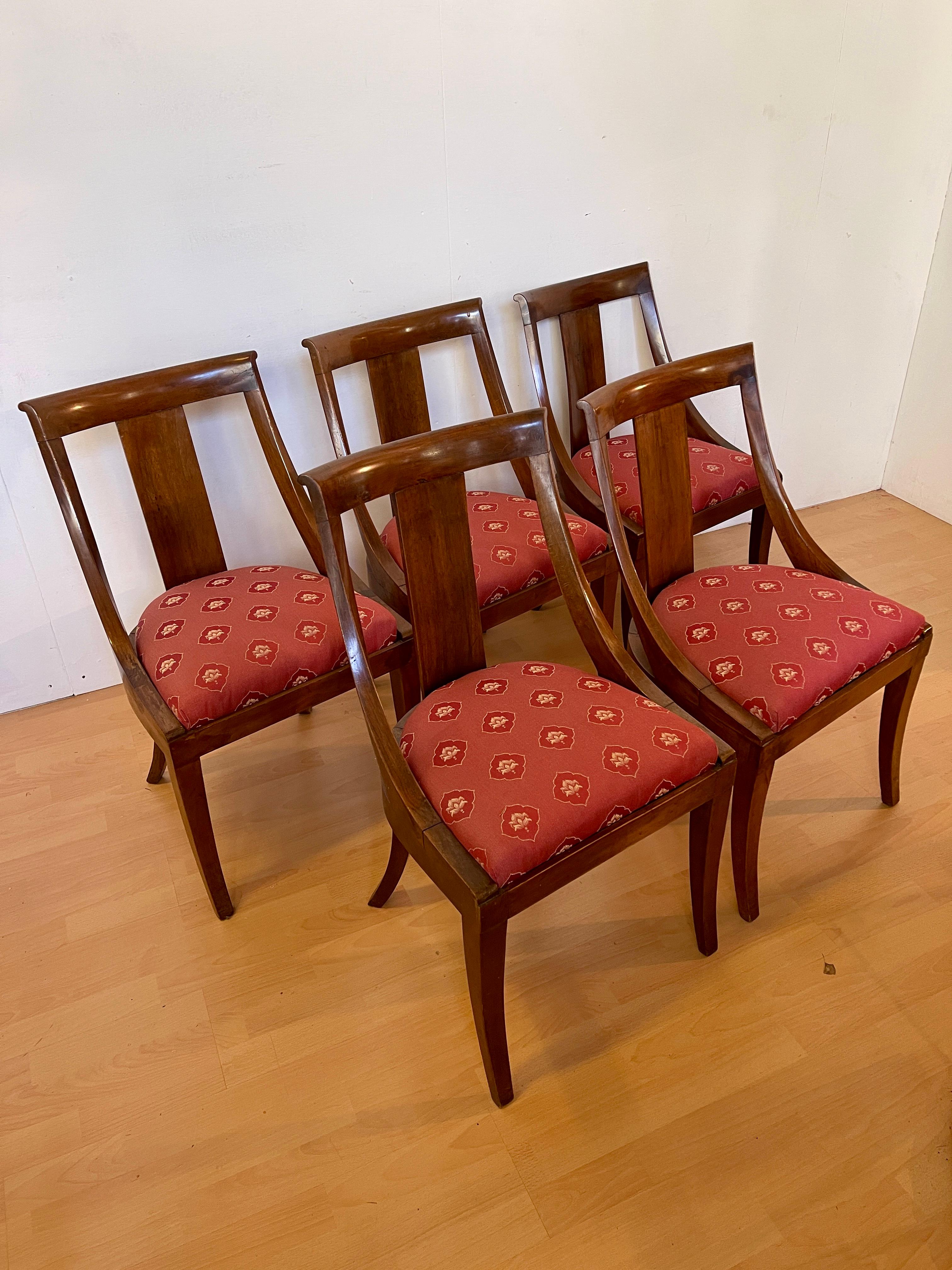 Fait main Set di 5 sedie a gondola italiane in stile impero lombardo degli anni '70 en vente