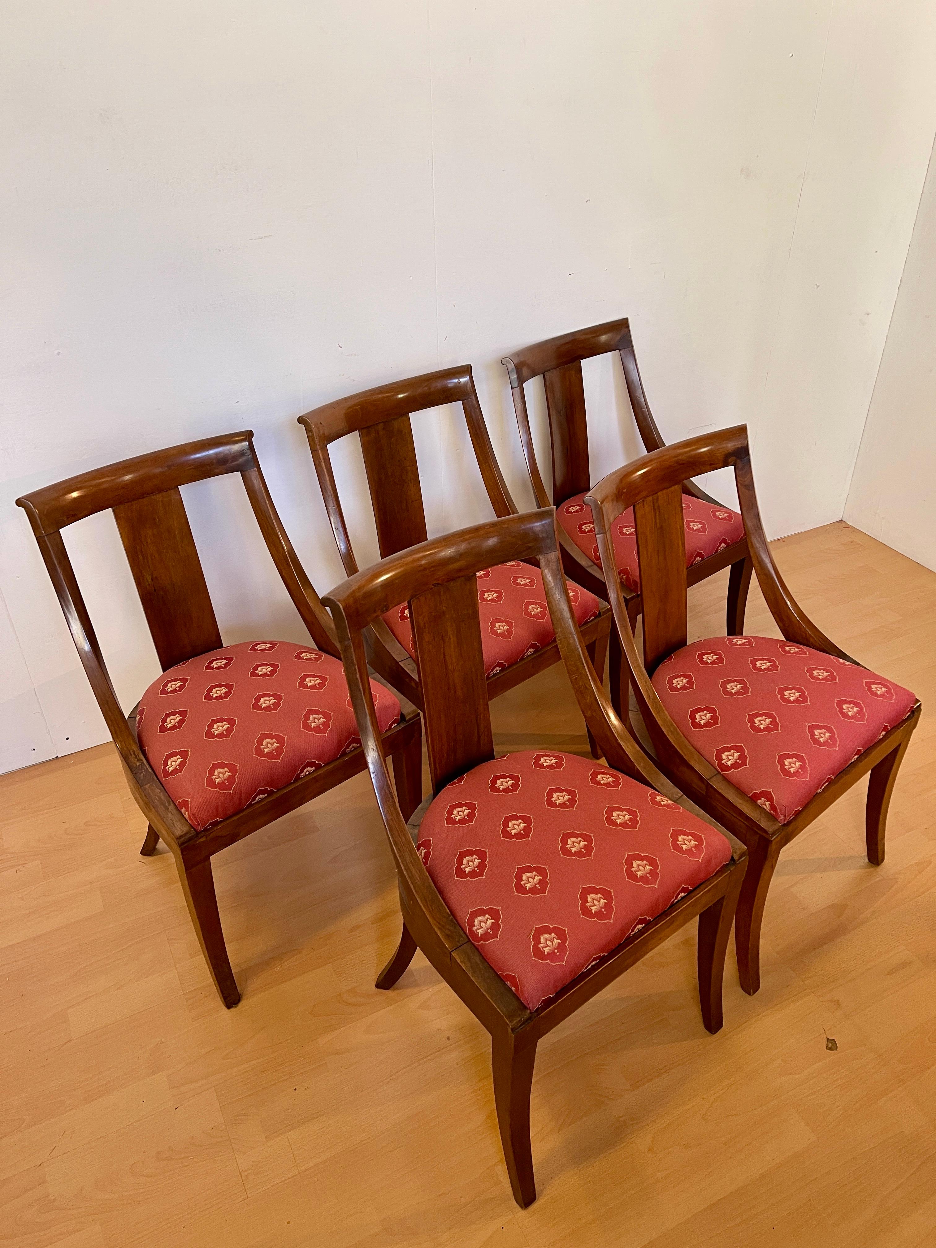 20th Century Set di 5 sedie a gondola italiane in stile impero lombardo degli anni '70 en vente