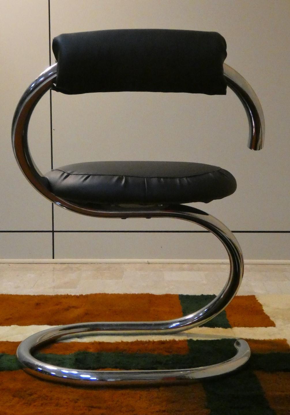 Italian Set of 5 Cobra Chairs in steel and black leather by Giotto Stoppino, 1970s For Sale
