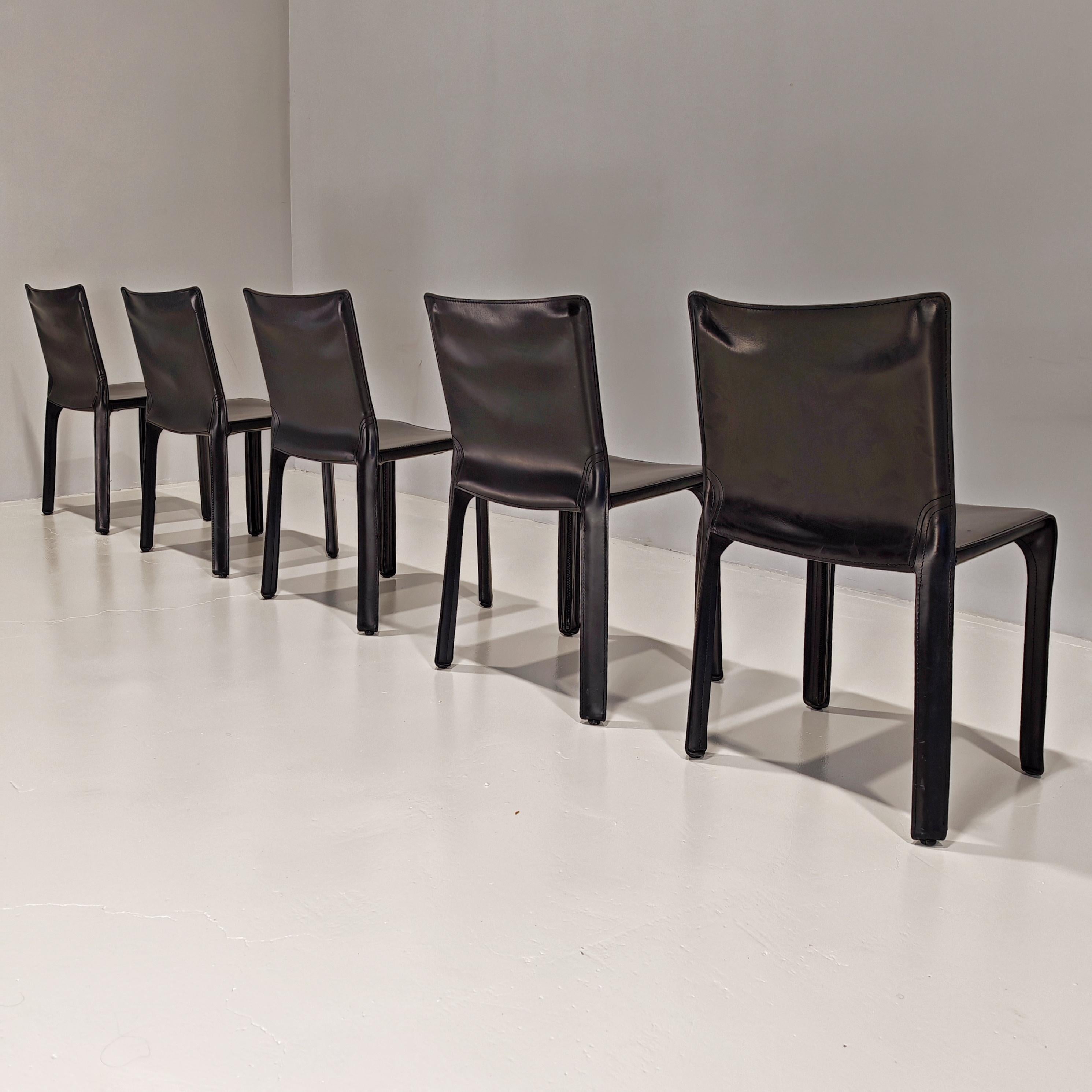 Juego de 5 sillas en bolas modelo Cab de Mario Bellini para Cassina en venta 13