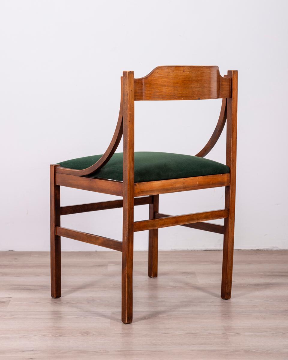 Satz von 5 Stühlen aus Holz und Samt aus den 1960er Jahren Italienisches Design (Italian) im Angebot