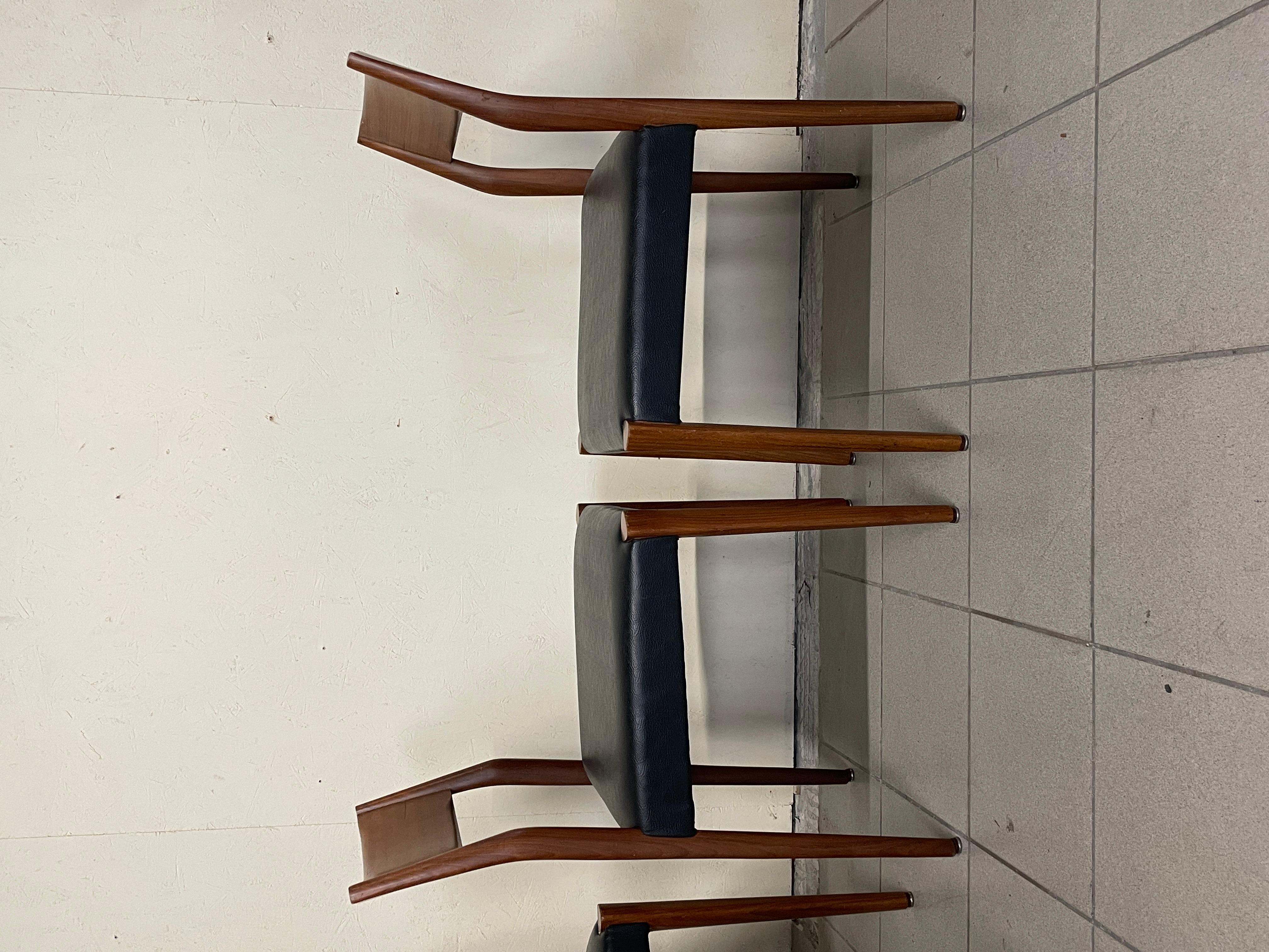 Ensemble de 6 chaises en teck des années 1960 en vente 6