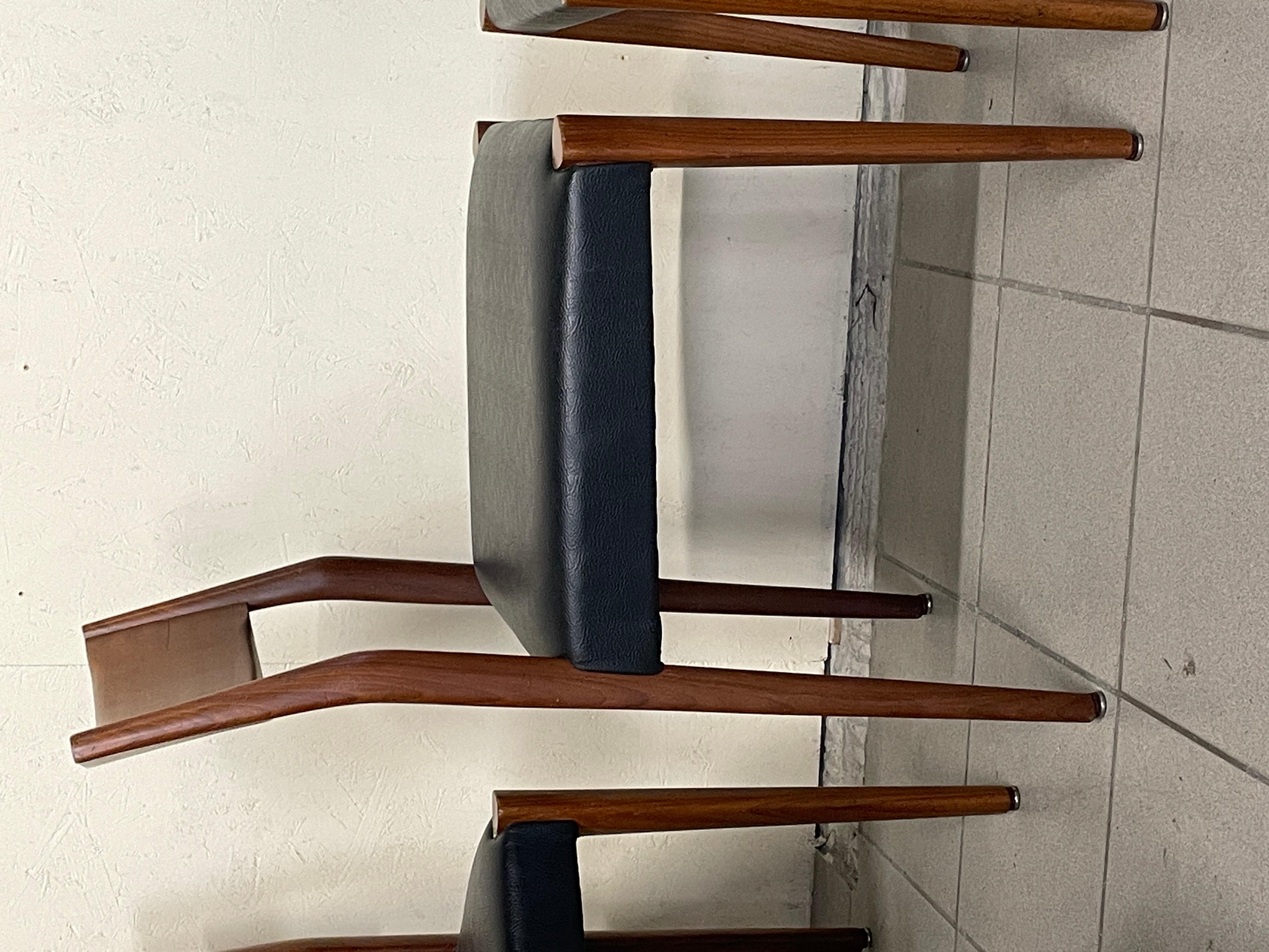 Ensemble de 6 chaises en teck des années 1960 en vente 8