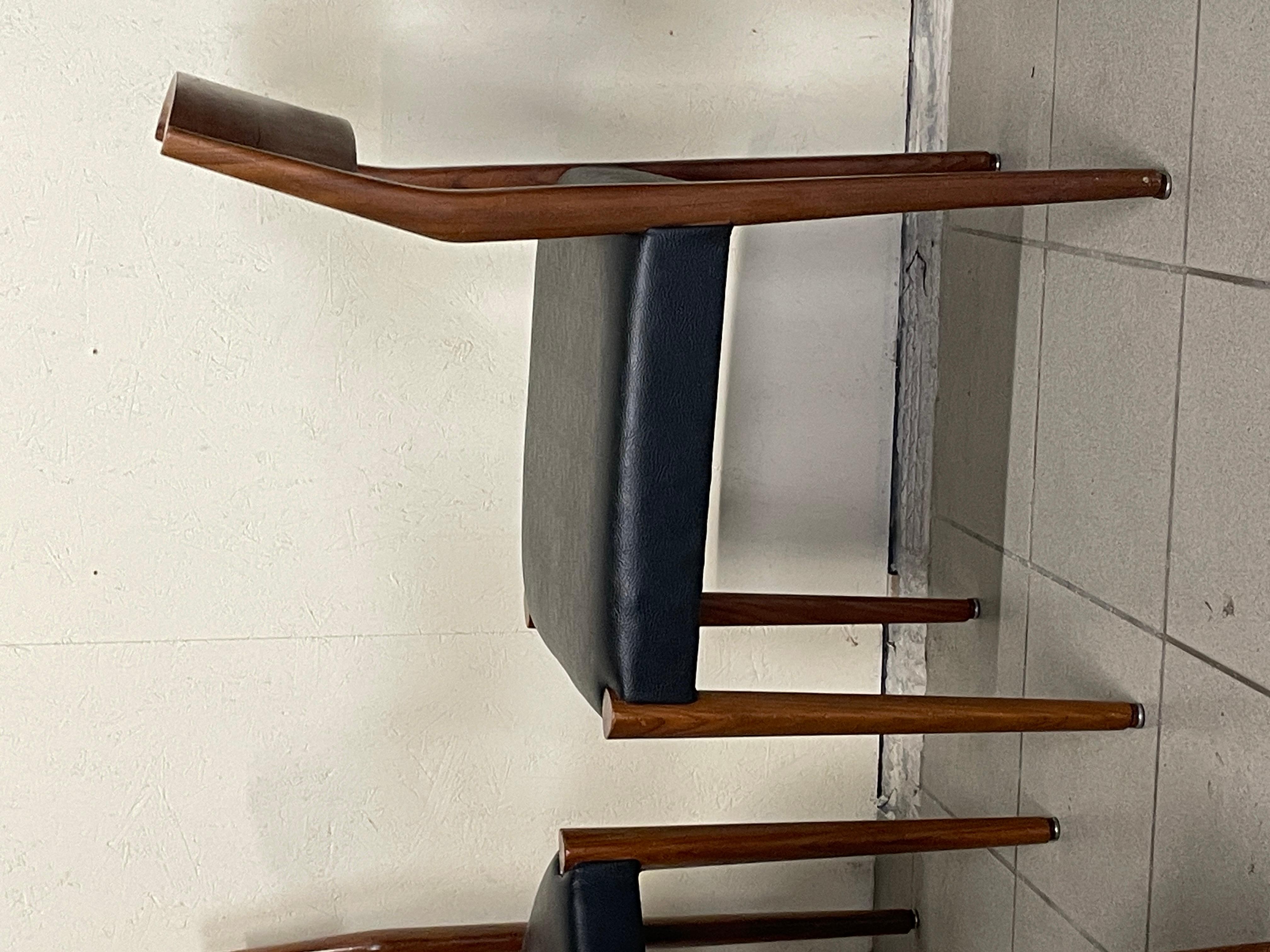 Ensemble de 6 chaises en teck des années 1960 en vente 11