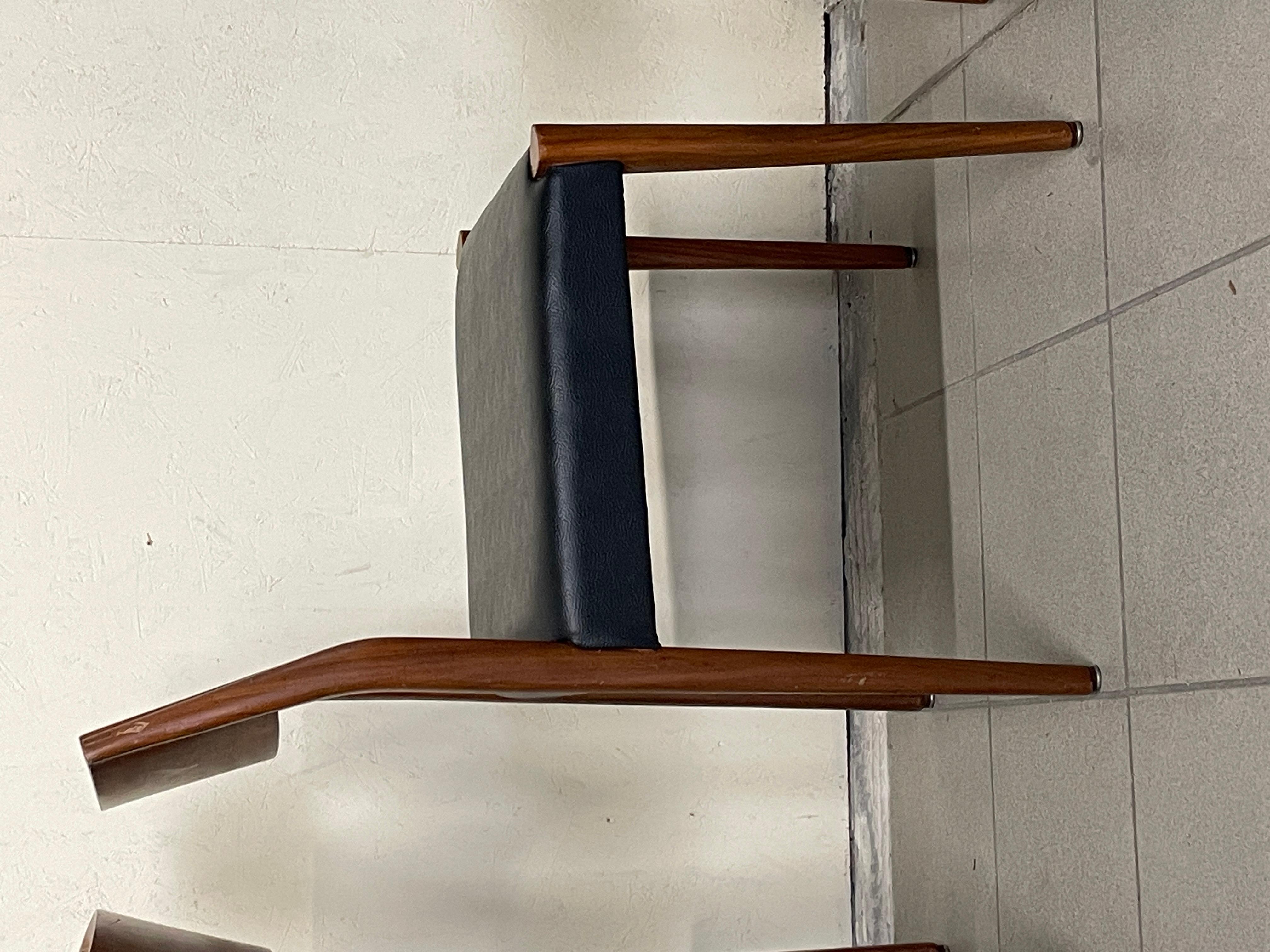 Ensemble de 6 chaises en teck des années 1960 en vente 12
