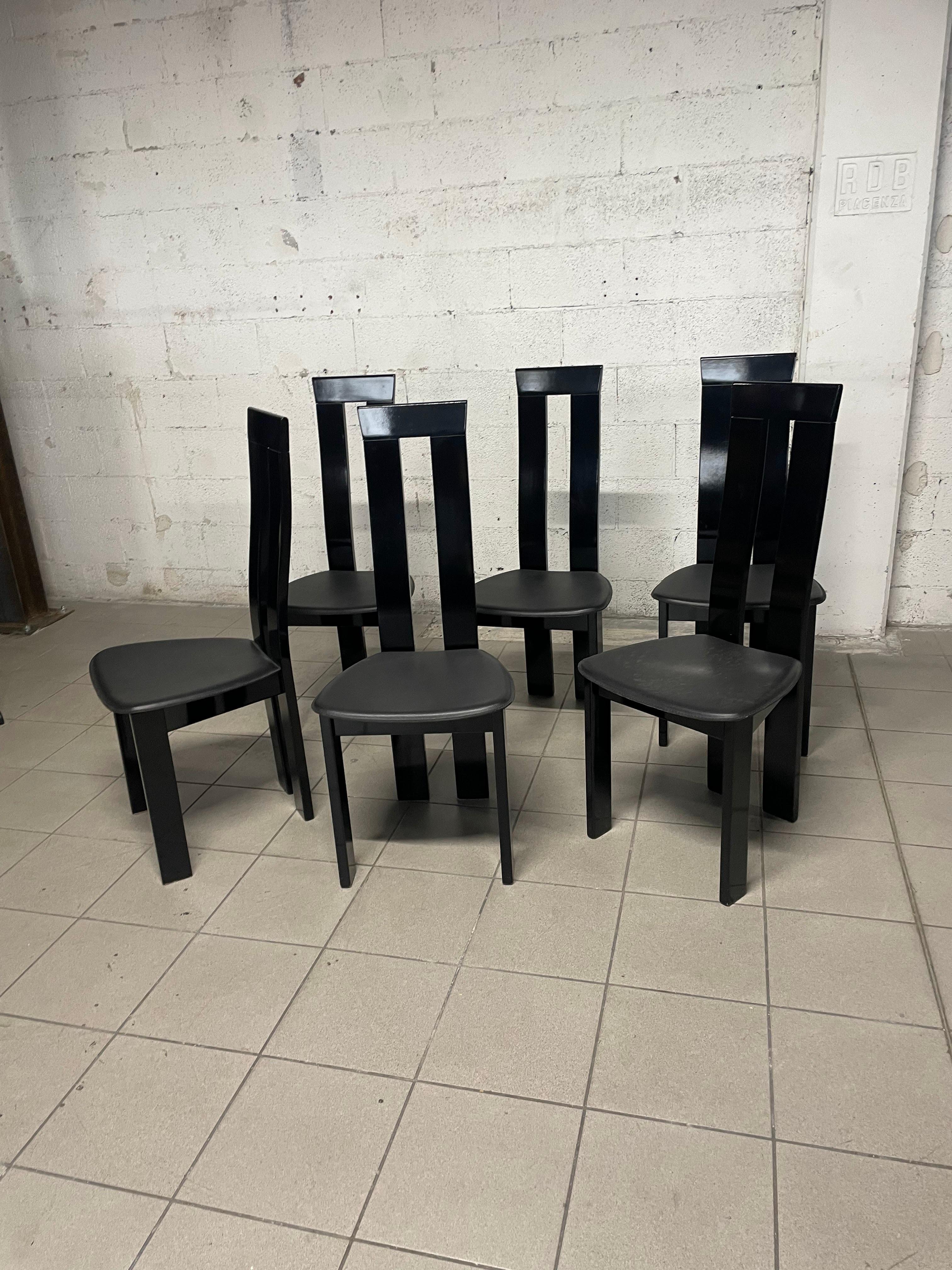 Set of 6 chairs from the 1970s in the Pietro Costantini style.

The chairs have a beech wood frame and leather seat.

Condition of the set very good.