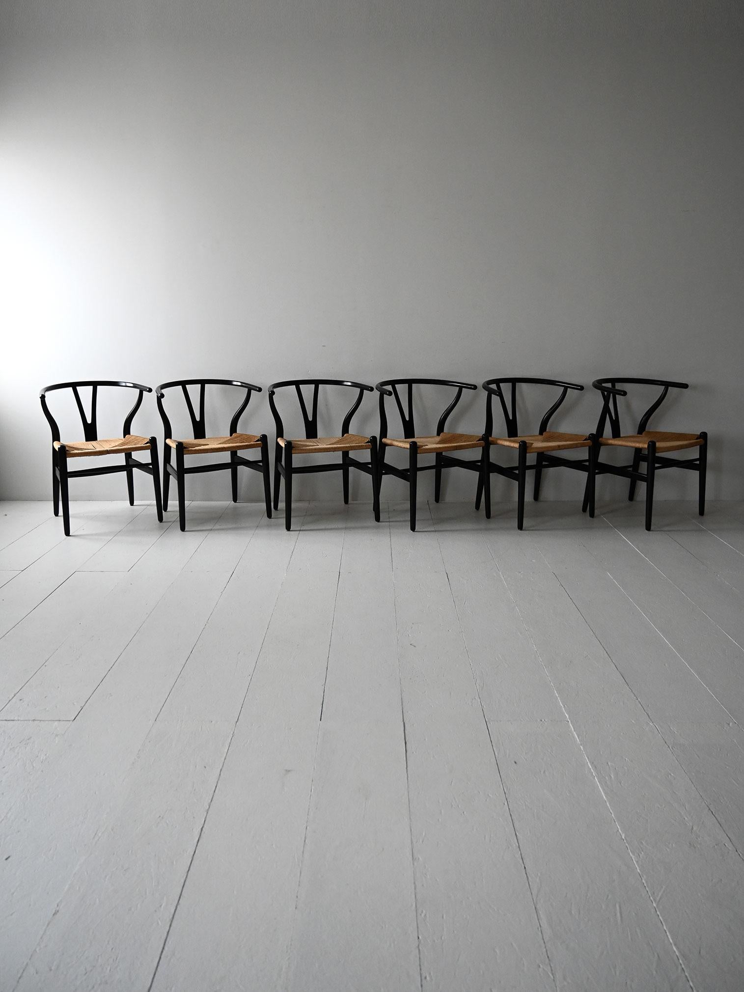 Ensemble de six chaises danoises modèle CH24 de Hans Wegner, produites par Carl Hansen & Søn dans les années 1950.

Ensemble de six chaises scandinaves vintage modèle CH24, également connu sous le nom de 