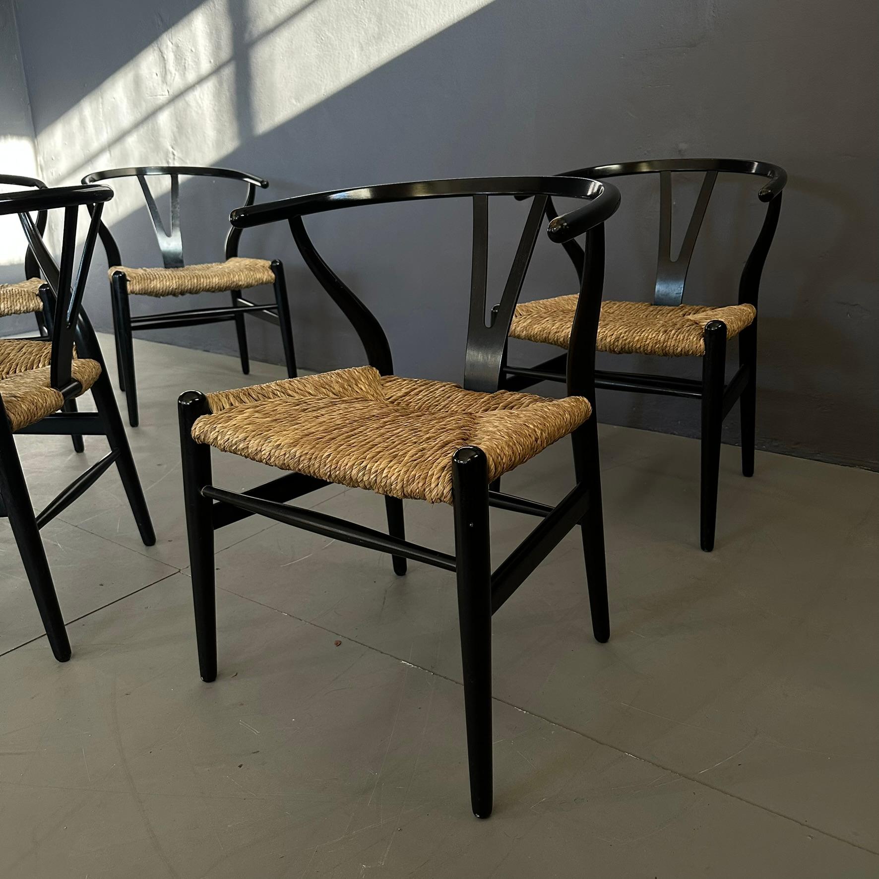 Set di 6 sedie 'CH24 Wishbone' design di Hans J. Wegner, black structure In Fair Condition In Milan, IT