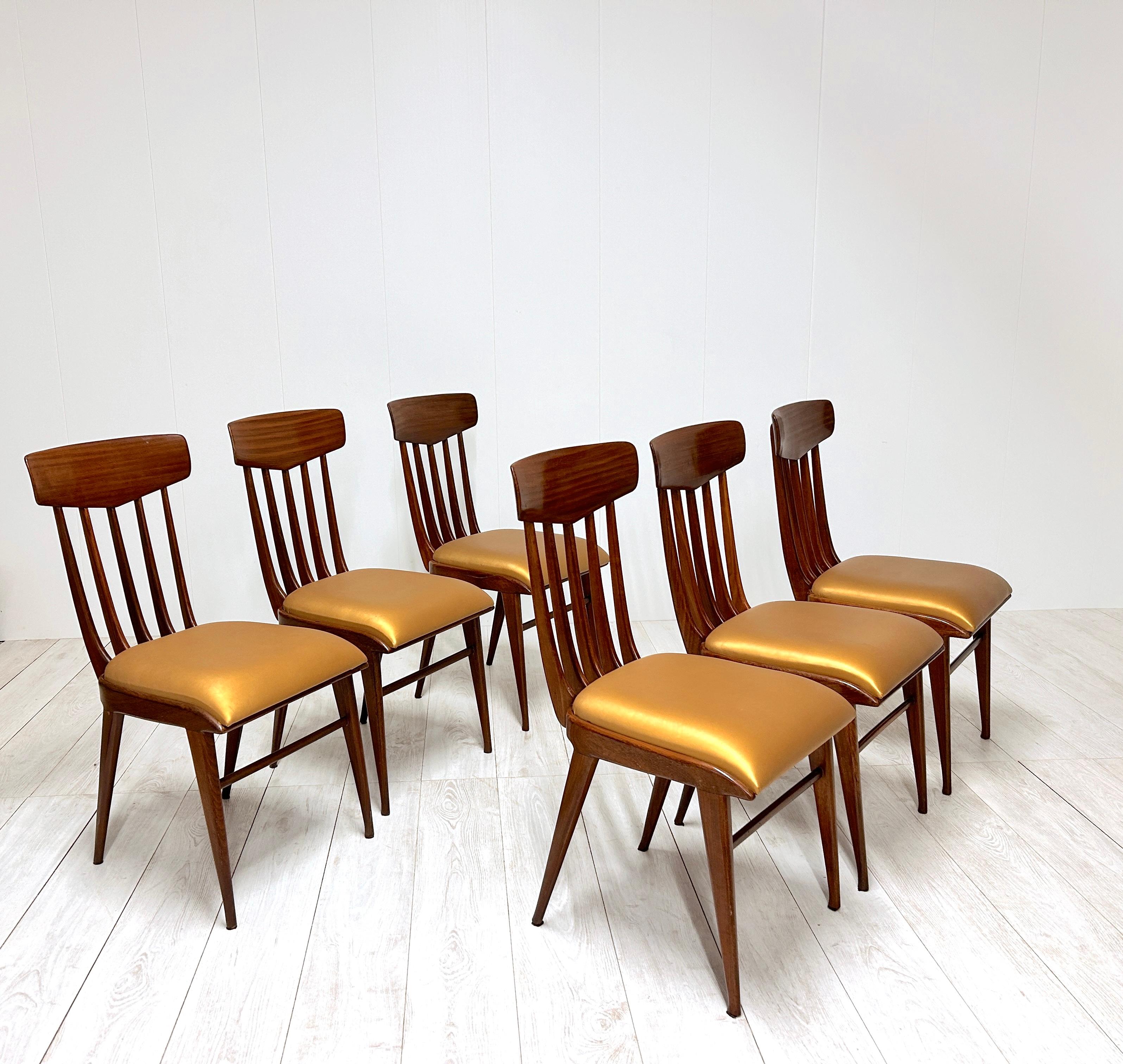 Mid-20th Century Set di 6 sedie in legno, Italia, anni '50