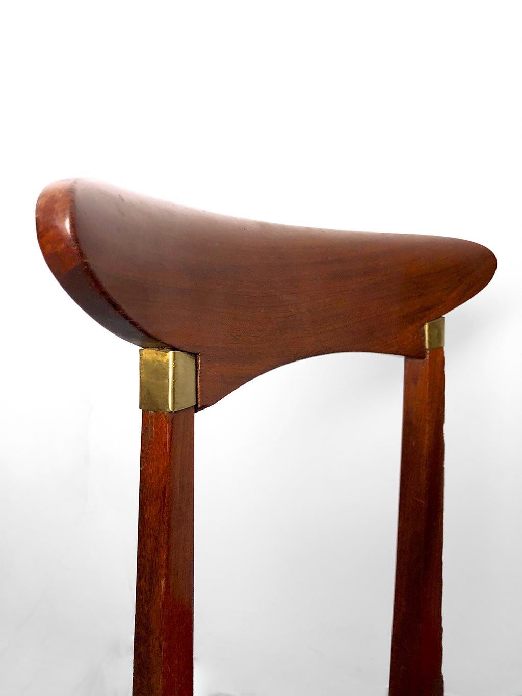 Set di 6 sedie italiane, fine anni ’50 in mogano massello e dettagli in ottone 1