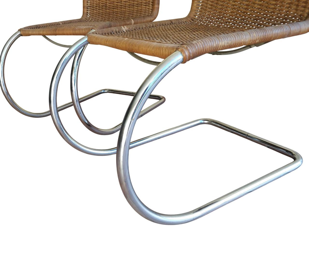 Mid-20th Century Ensemble de 6 chaises mod. 'MR10' conçues par Ludwig Mies van der Rohe  pour Thonet en vente
