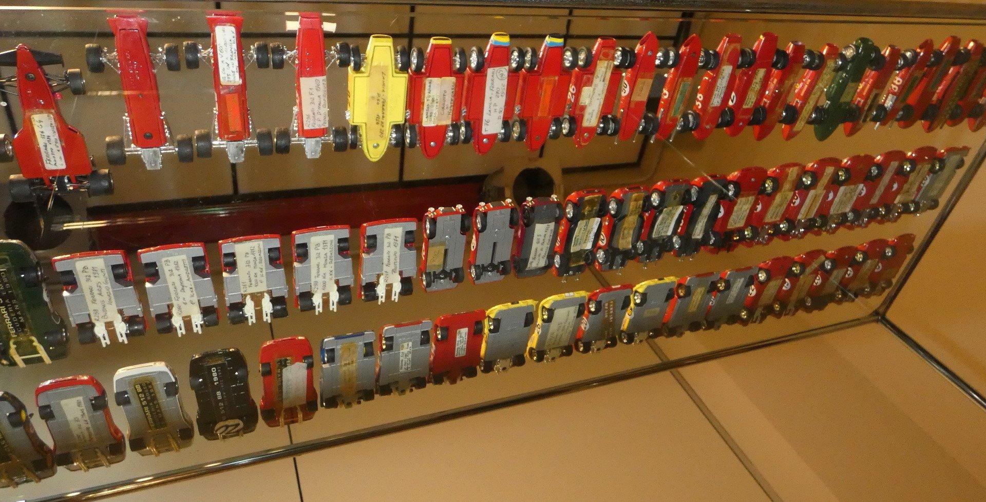 Italian Ensemble de 64 modèles de la collection Scuderia Ferrari Historical Archive, années 1980 en vente