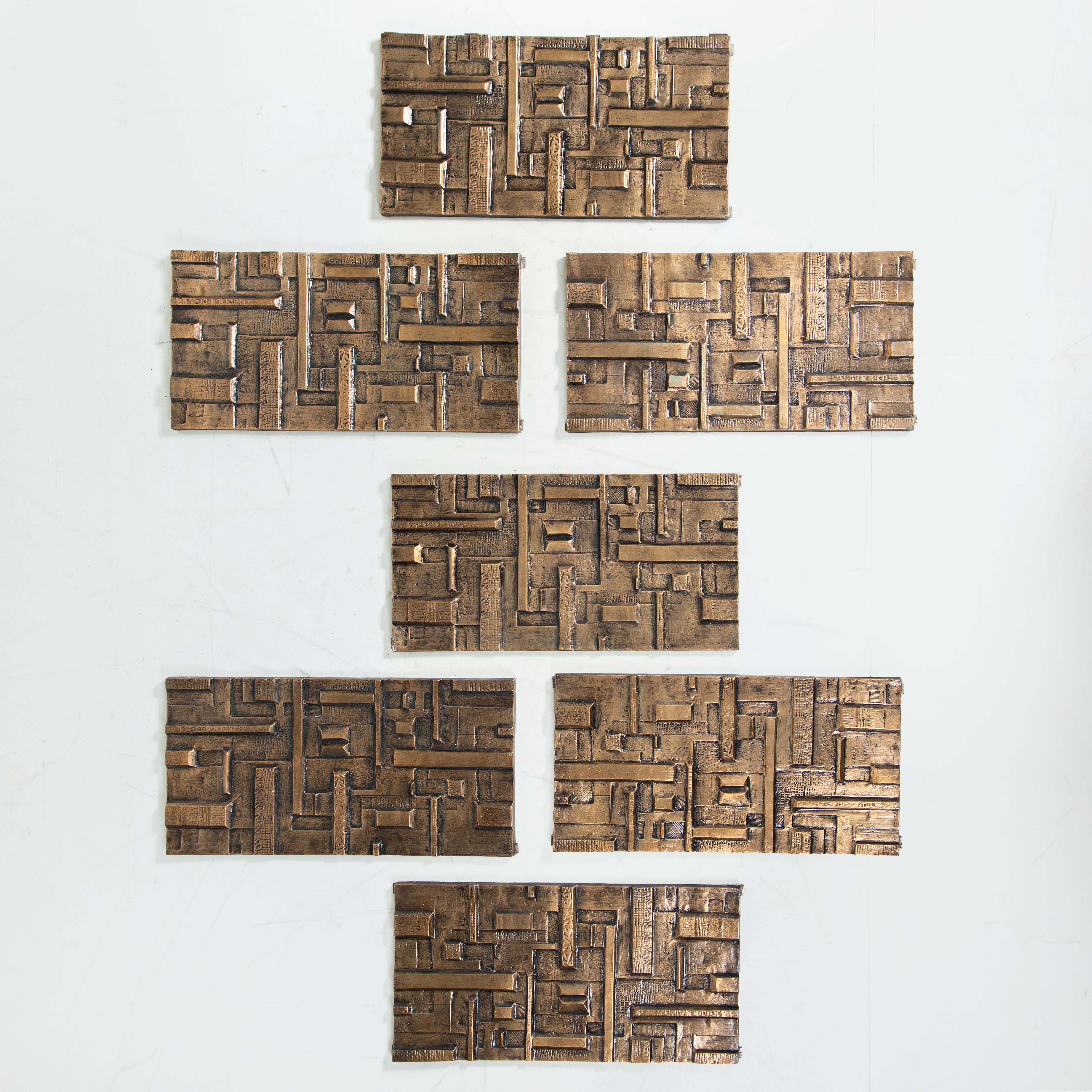 Italian Set di 7 pannelli in resina e finitura effetto bronzo in vendita