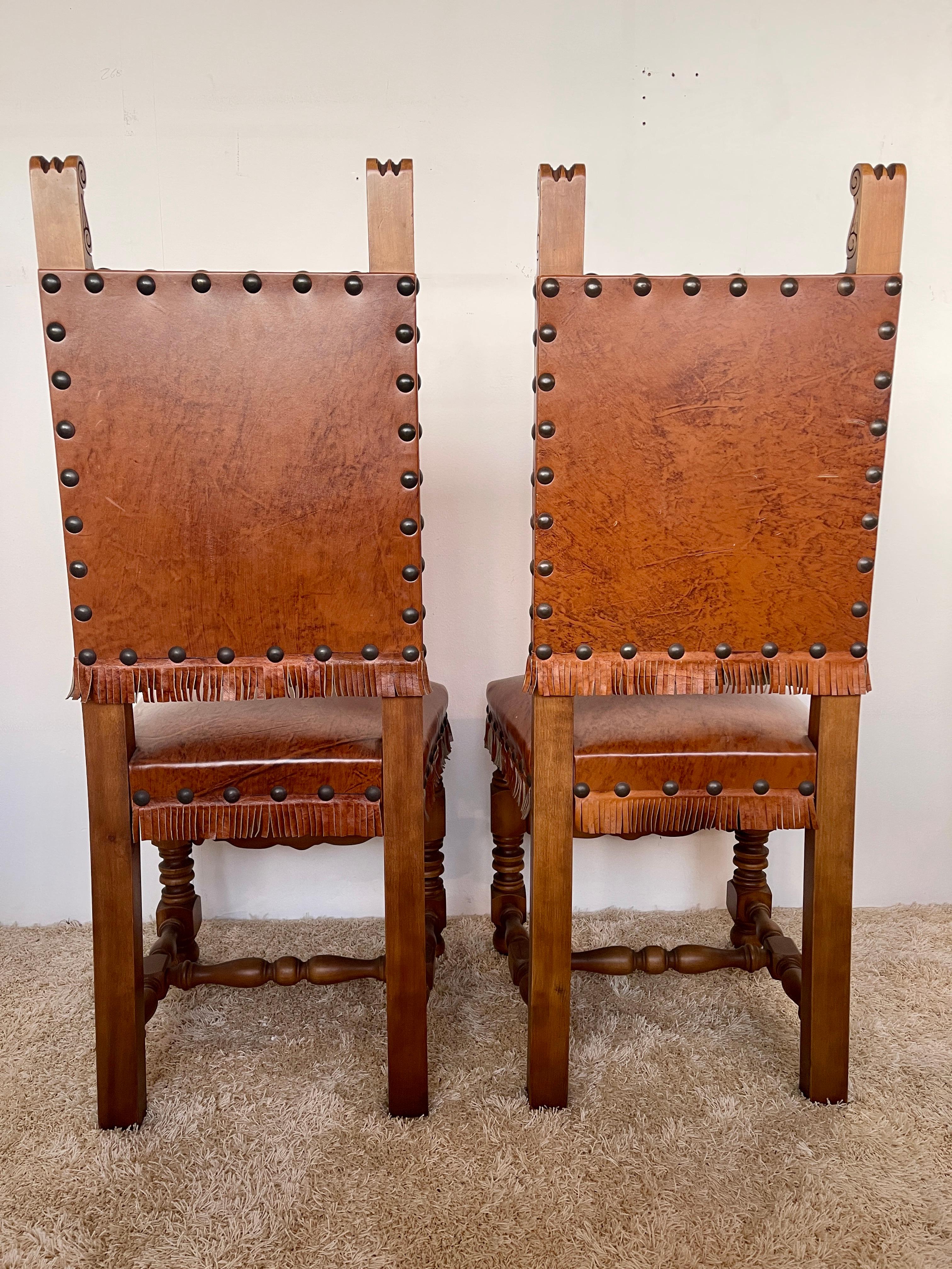 Cuir Ensemble de 8 chaises anciennes en cuir et noyer de style néo-renaissance italien en vente