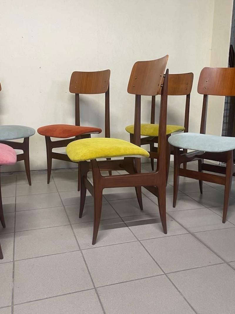 Set di 8 sedie in teak e tessuto anni '60 in vendita 3