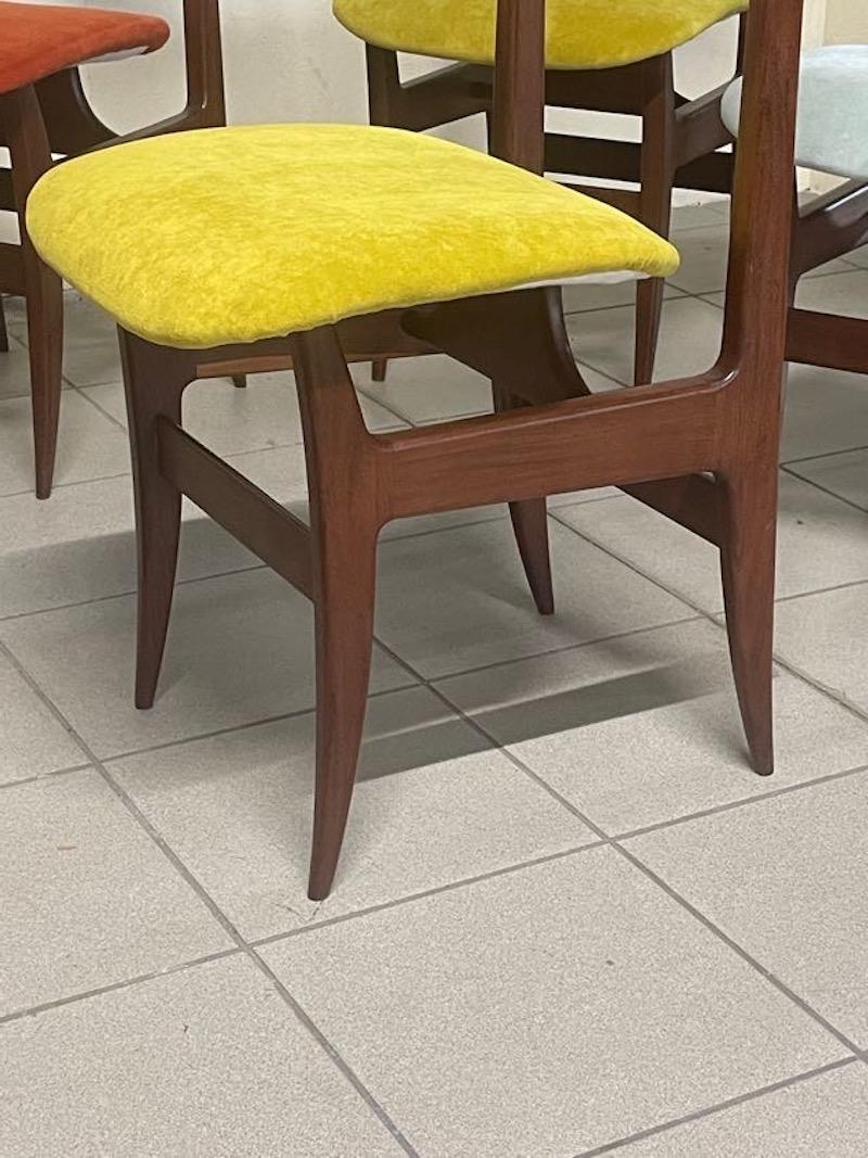 Set di 8 sedie in teak e tessuto anni '60 in vendita 6