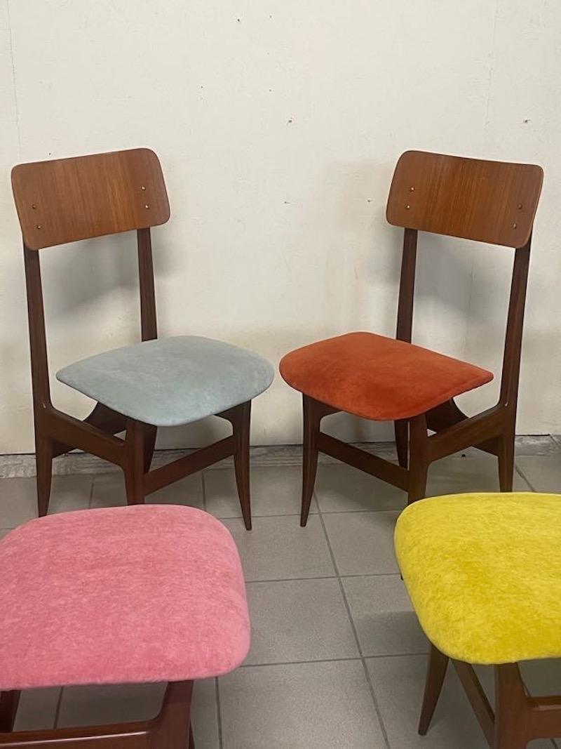 Set di 8 sedie in teak e tessuto anni '60 in vendita 7