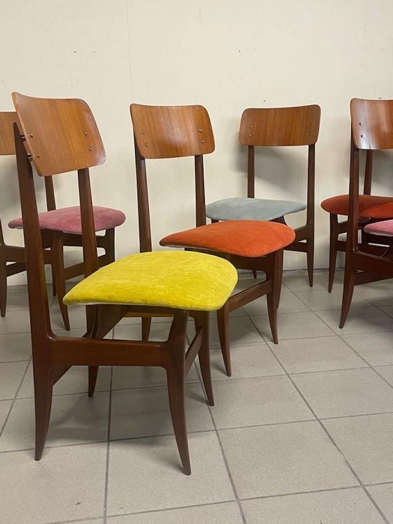 Set di 8 sedie in teak e tessuto anni '60 in vendita 10