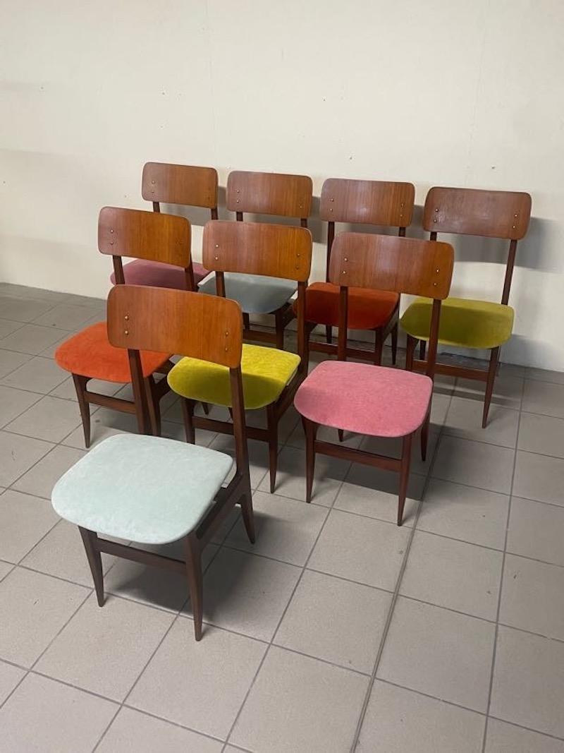 Set di 8 sedie in teak e tessuto anni '60 in vendita 11
