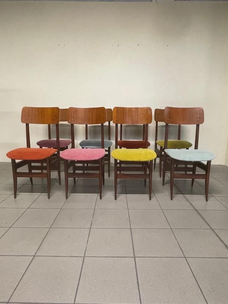 Italian Set di 8 sedie in teak e tessuto anni '60 in vendita