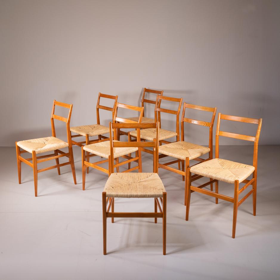Ces chaises emblématiques représentent un chef-d'œuvre du design italien, alliant légèreté et robustesse dans un équilibre parfait. La chaise Leggera de Gio Ponti se distingue par son design minimaliste et raffiné, caractérisé par des lignes épurées