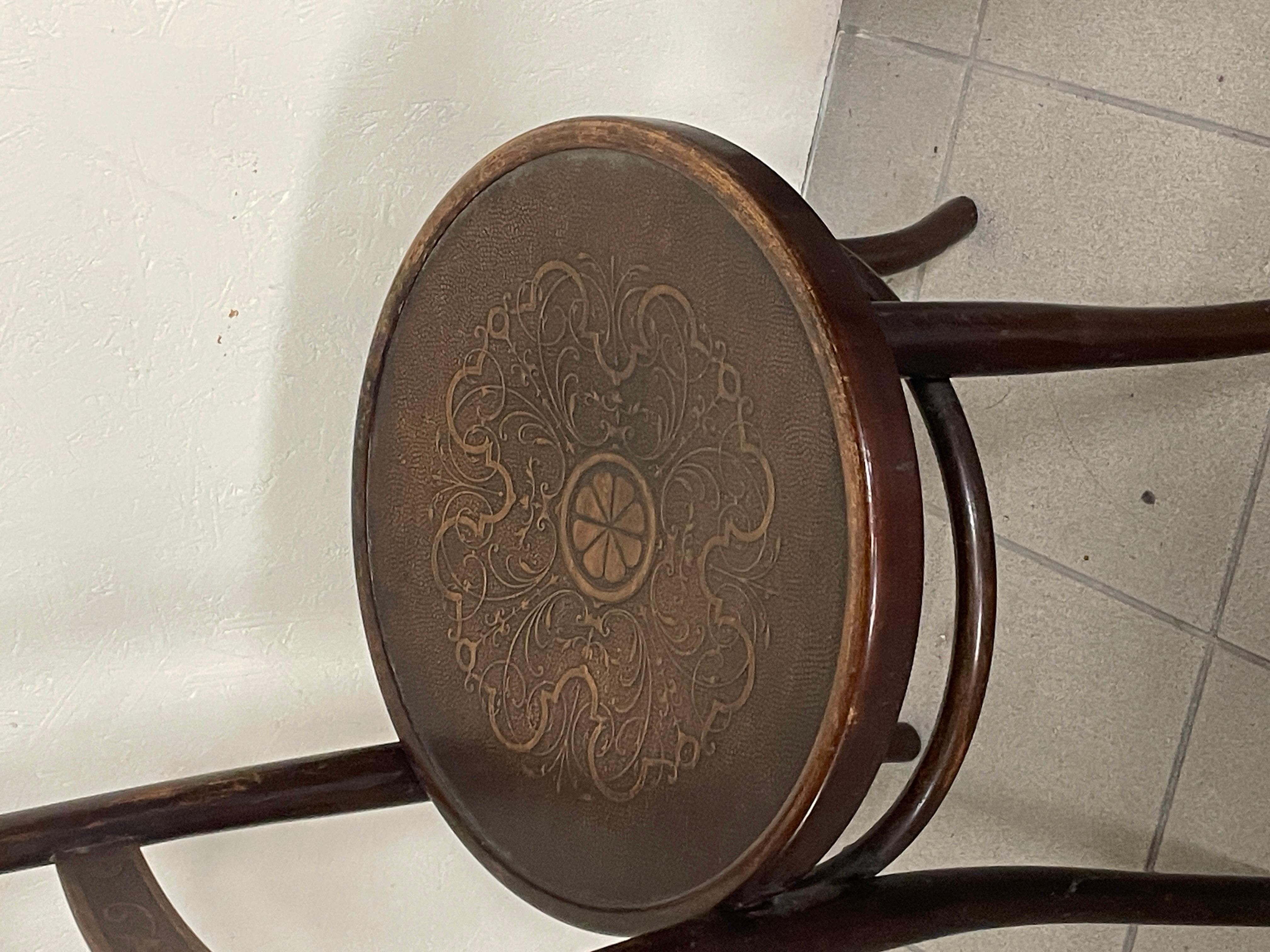 Satz von 8 Thonet-Stühlen aus der ersten Hälfte des 20. Jahrhunderts im Angebot 5