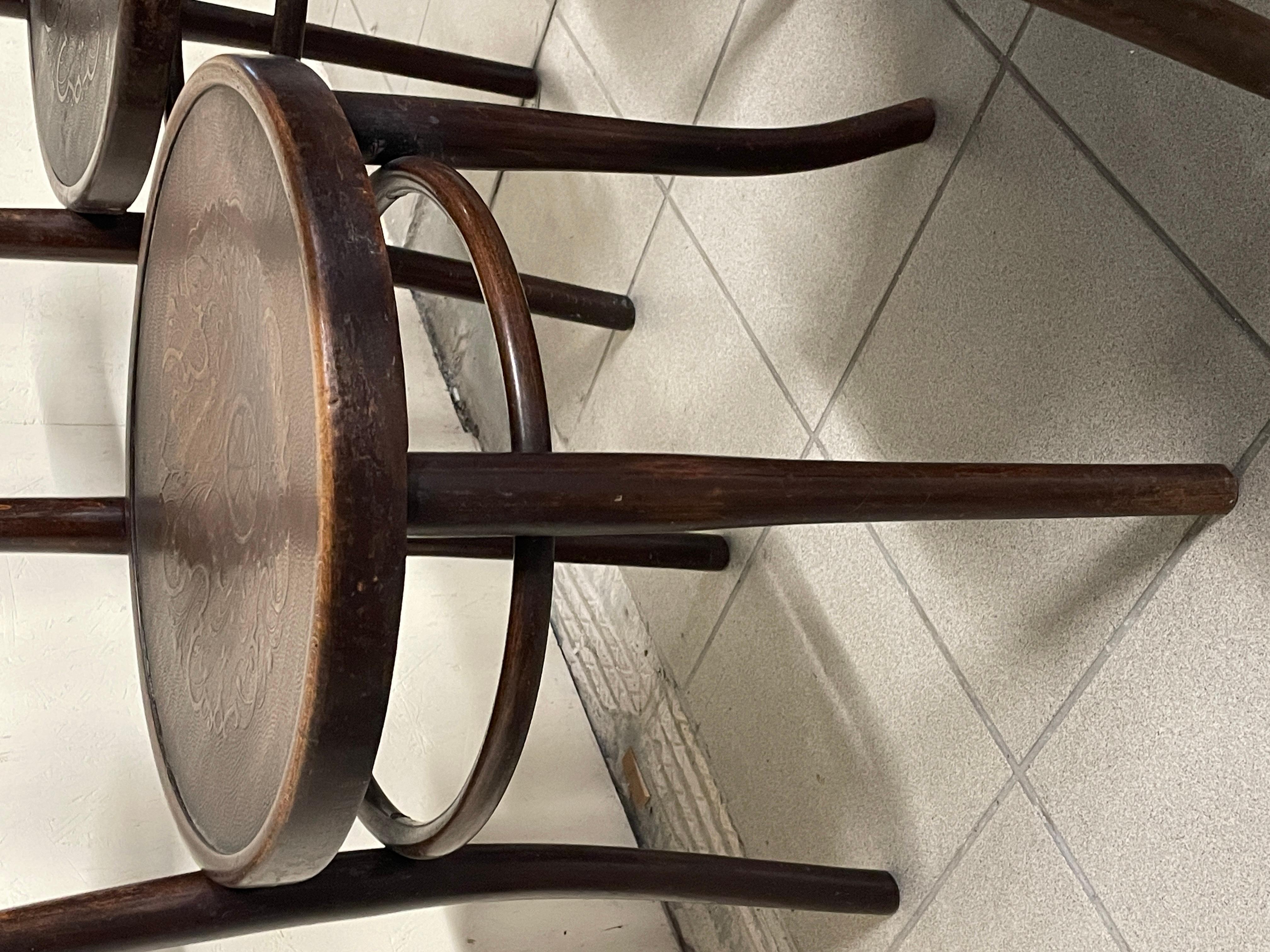 Satz von 8 Thonet-Stühlen aus der ersten Hälfte des 20. Jahrhunderts im Angebot 8