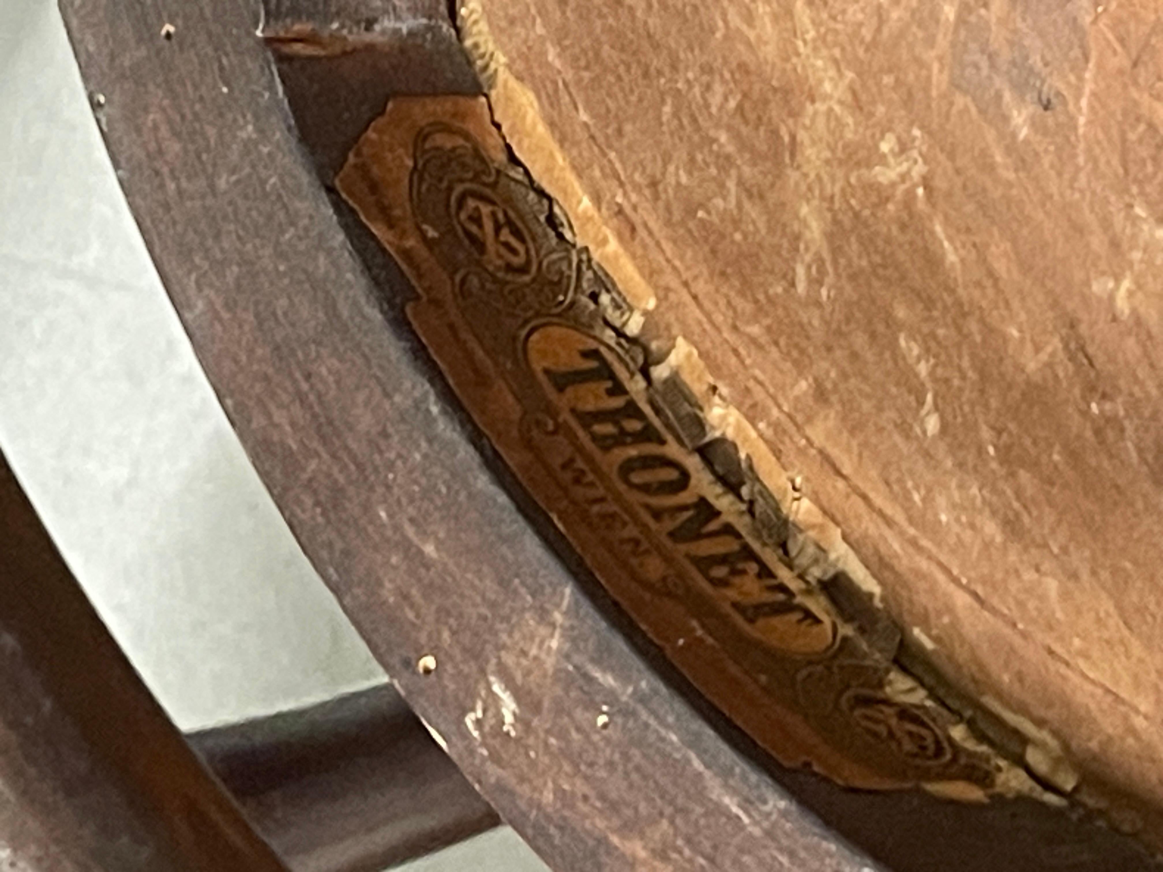 Satz von 8 Thonet-Stühlen aus der ersten Hälfte des 20. Jahrhunderts im Angebot 10