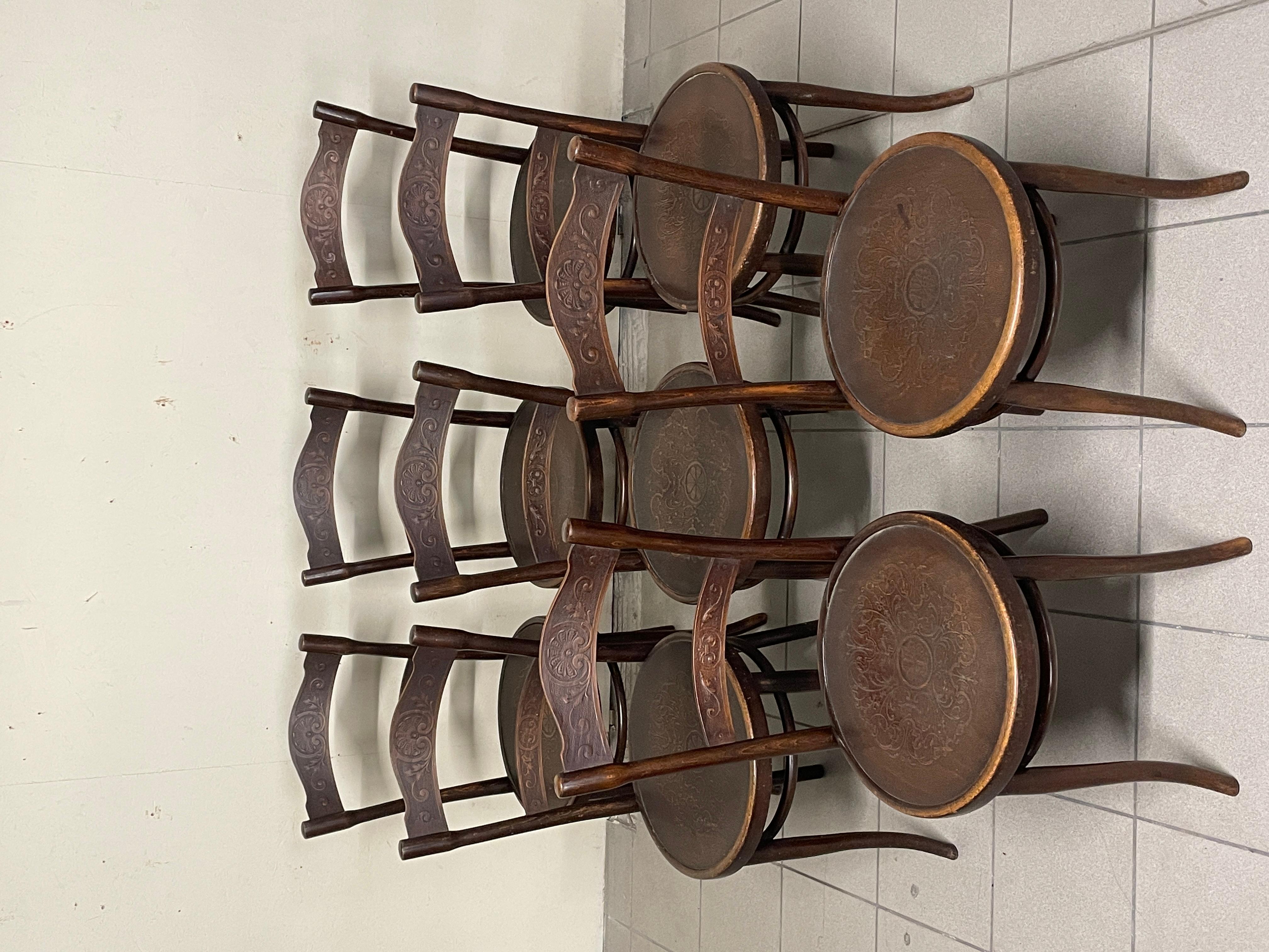 Satz von 8 Thonet-Stühlen aus der ersten Hälfte des 20. Jahrhunderts (Art nouveau) im Angebot