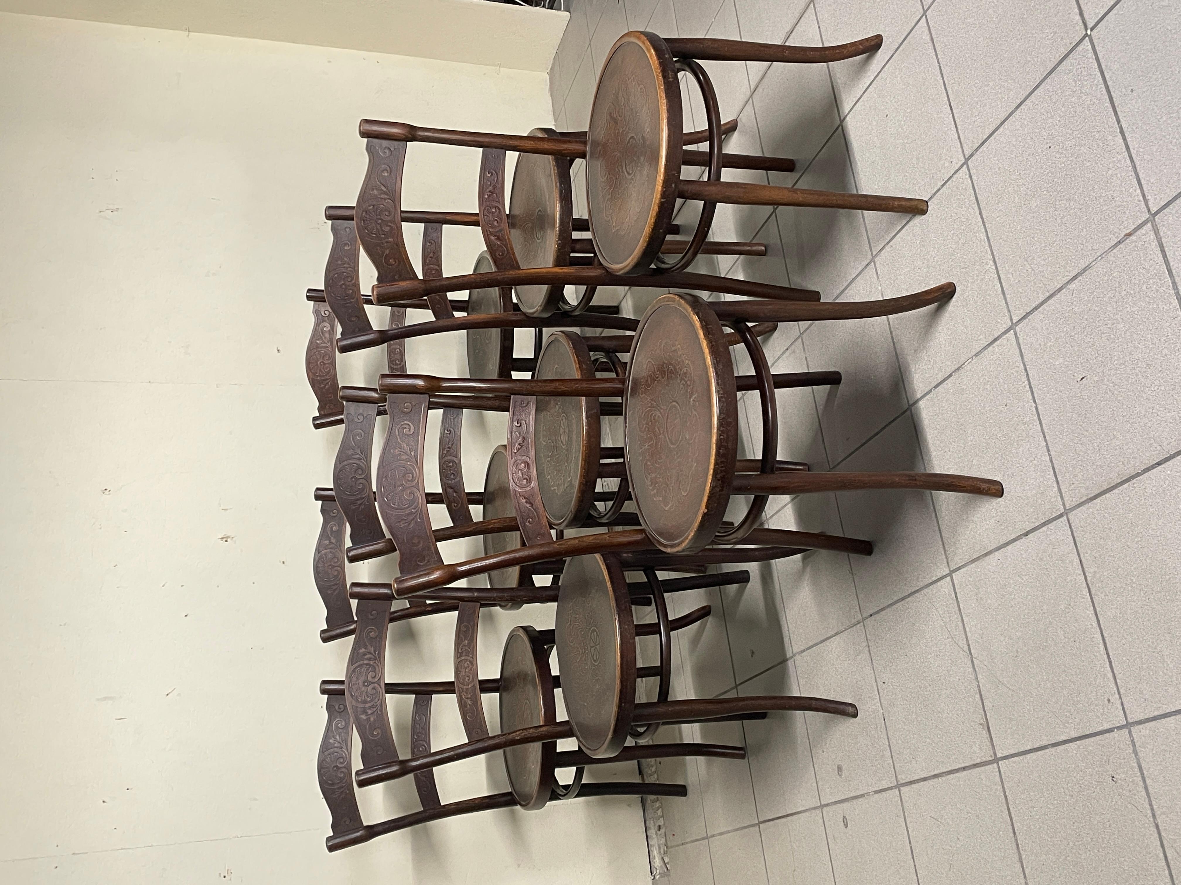 Satz von 8 Thonet-Stühlen aus der ersten Hälfte des 20. Jahrhunderts (Austrian) im Angebot