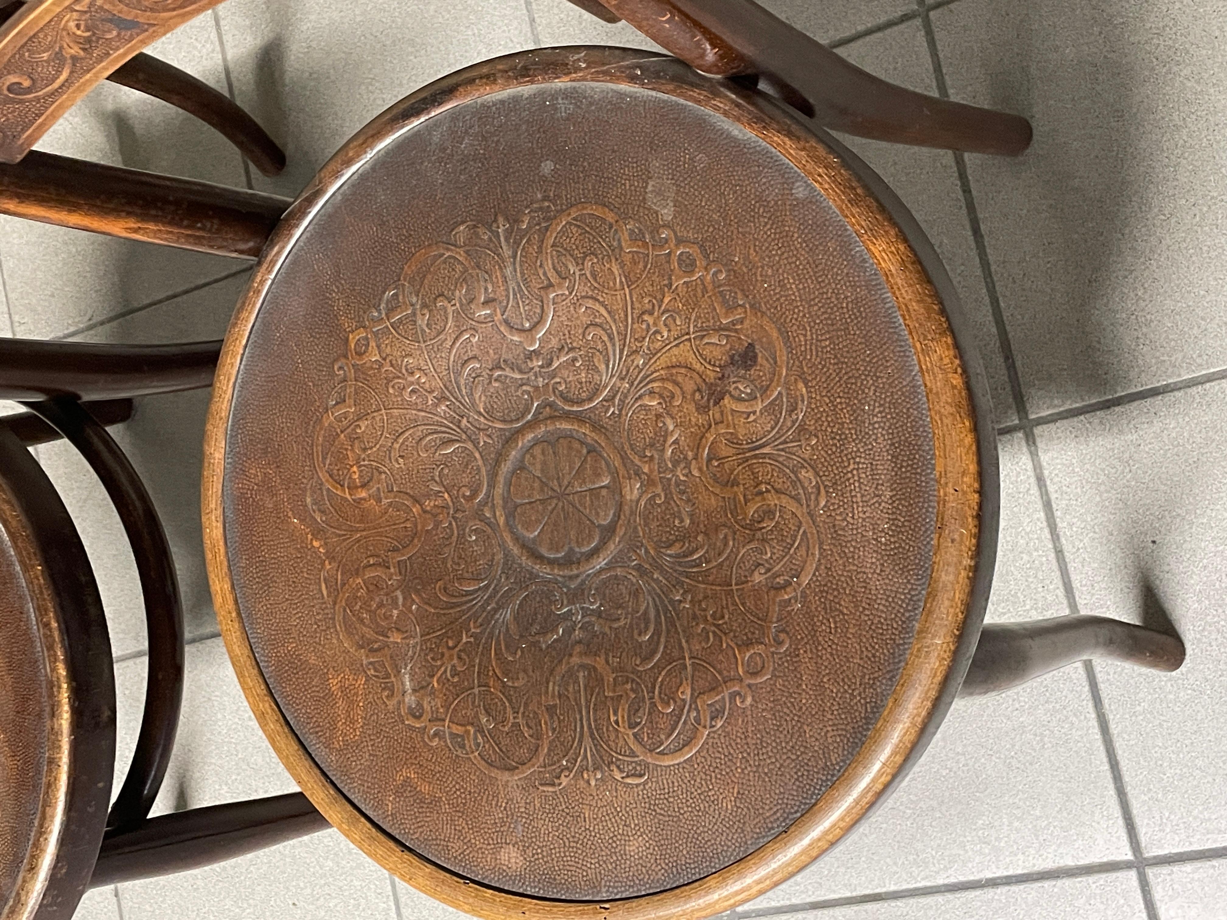 Satz von 8 Thonet-Stühlen aus der ersten Hälfte des 20. Jahrhunderts im Angebot 1