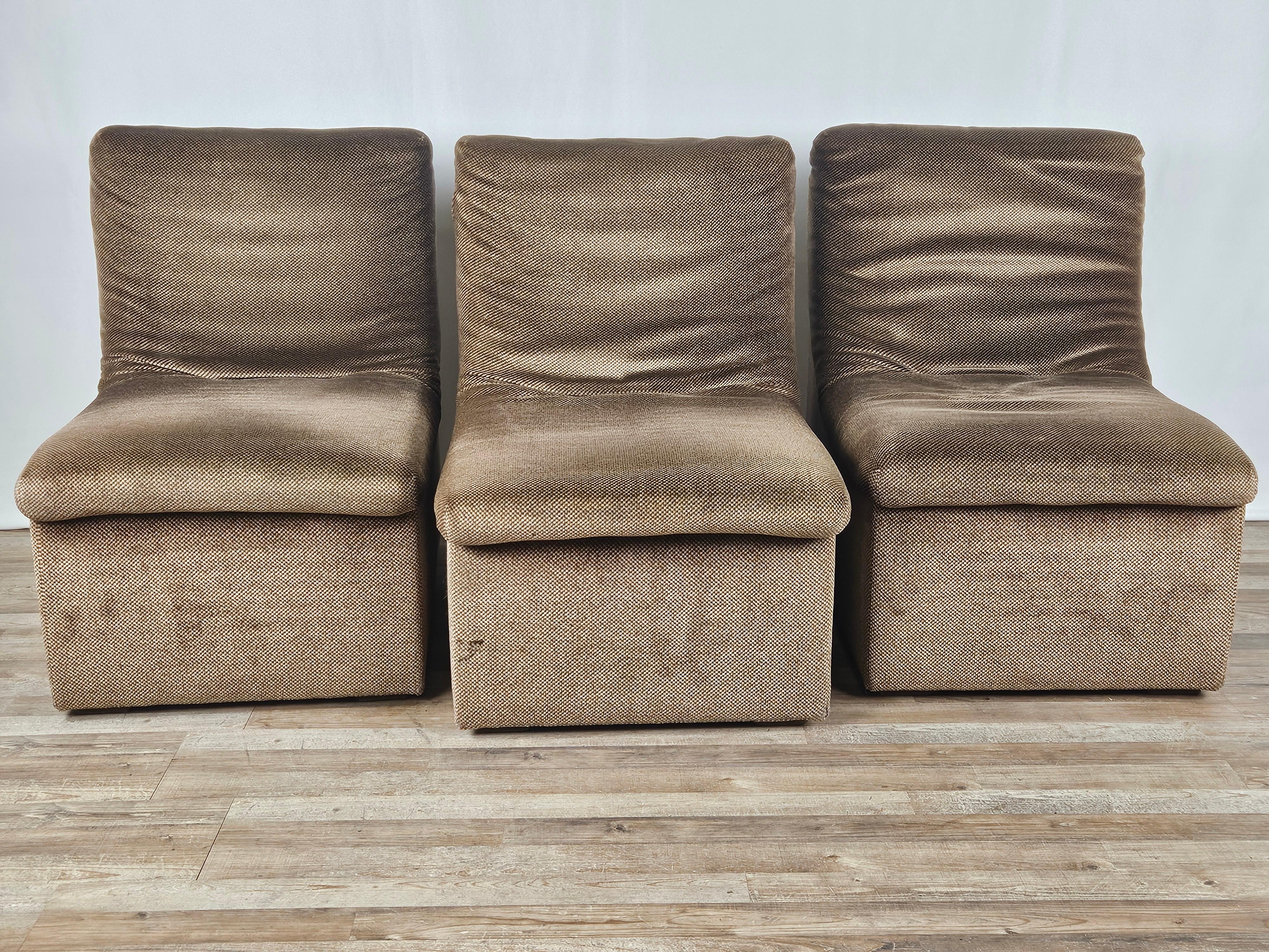 Mid-Century Modern Set of five modular 1970s fabric seats For Sale