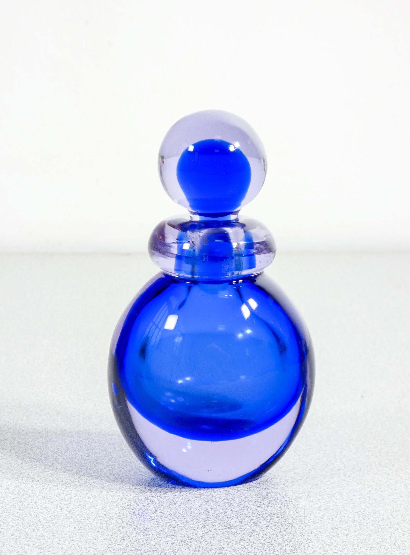 Set di cinque vasi, bottiglie in vetro soffiato di Murano. Anni 60 Italian en venta