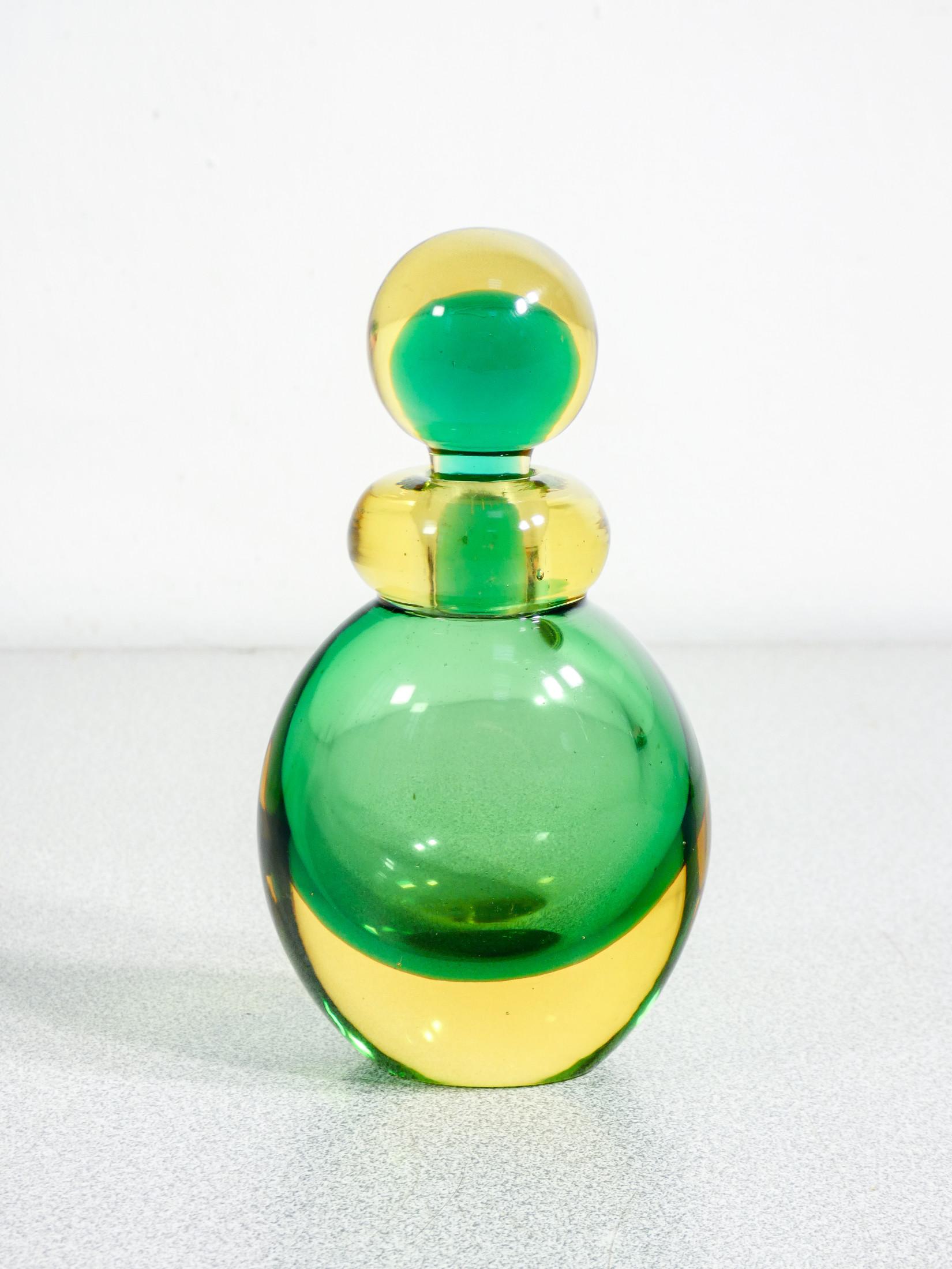 Set di cinque vasi, bottiglie in vetro soffiato di Murano. Anni 60 Mid-20th Century en venta