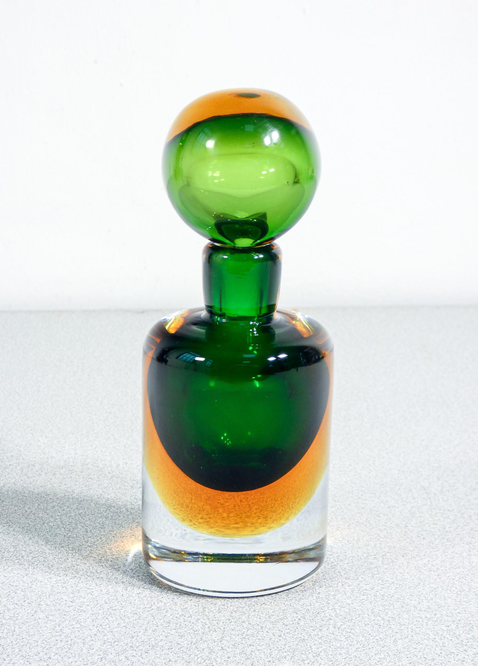 Set di cinque vasi, bottiglie in vetro soffiato di Murano. Anni 60 en venta 1