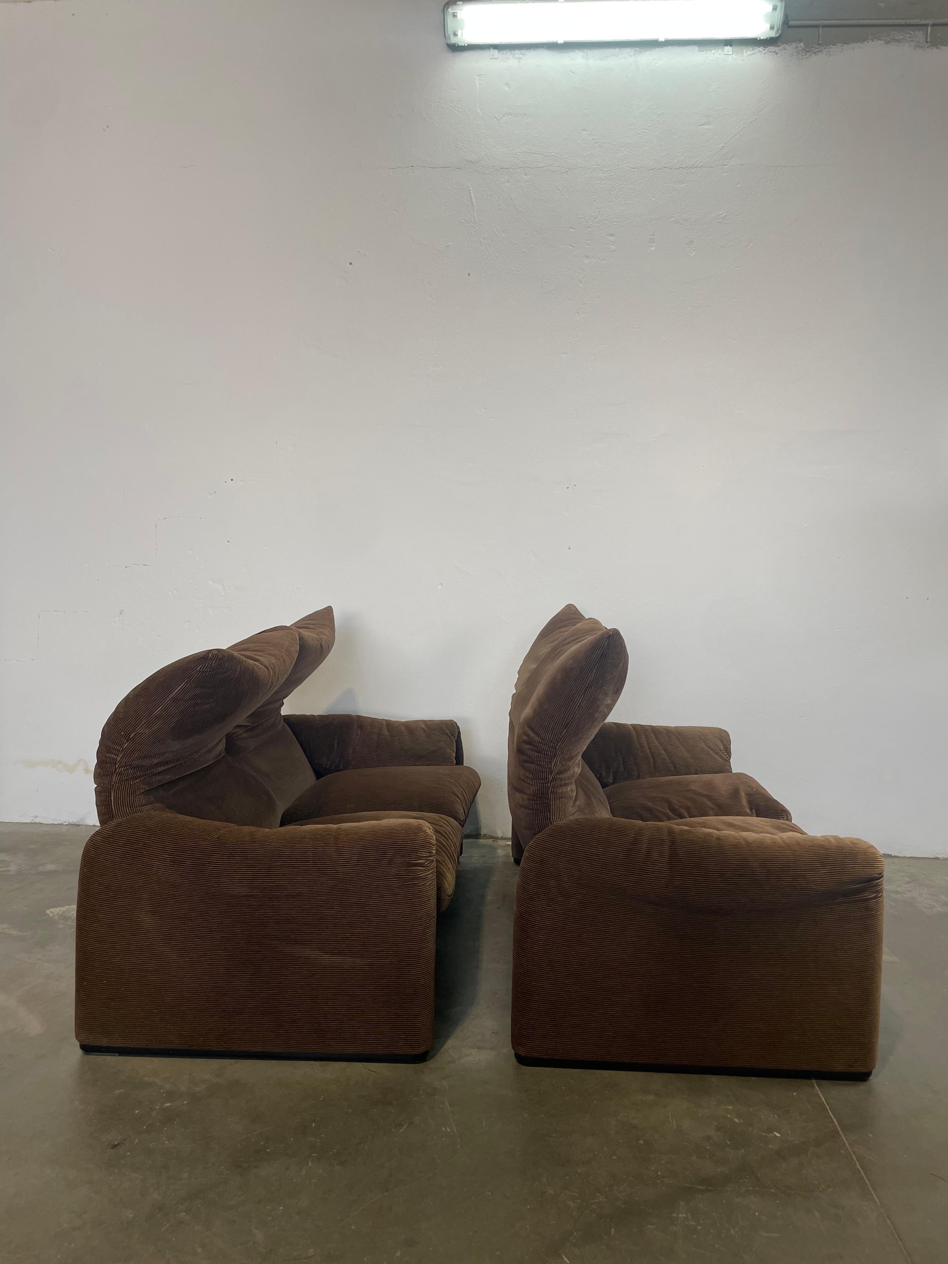 Set di due divani Maralunga di Vico Magistretti per Cassina in velluto marrone For Sale 1
