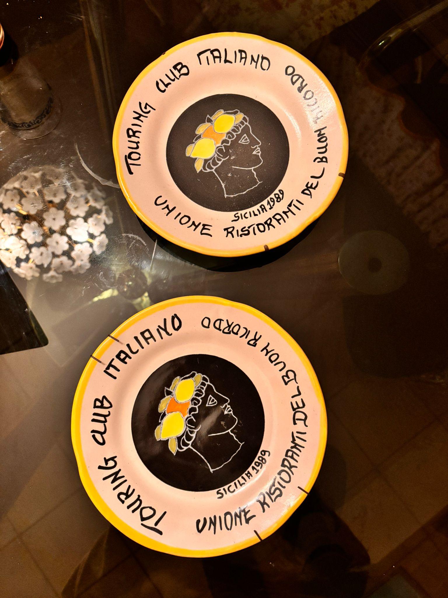 Velada itinerante
A través de un PAÍS y su COCINA
Buon Ricordo Touring Evening.
Desde hace varios años, el primer o segundo viernes del mes de NOVIEMBRE, los restaurantes miembros participan en un acto de convivencia, en colaboración con el Touring