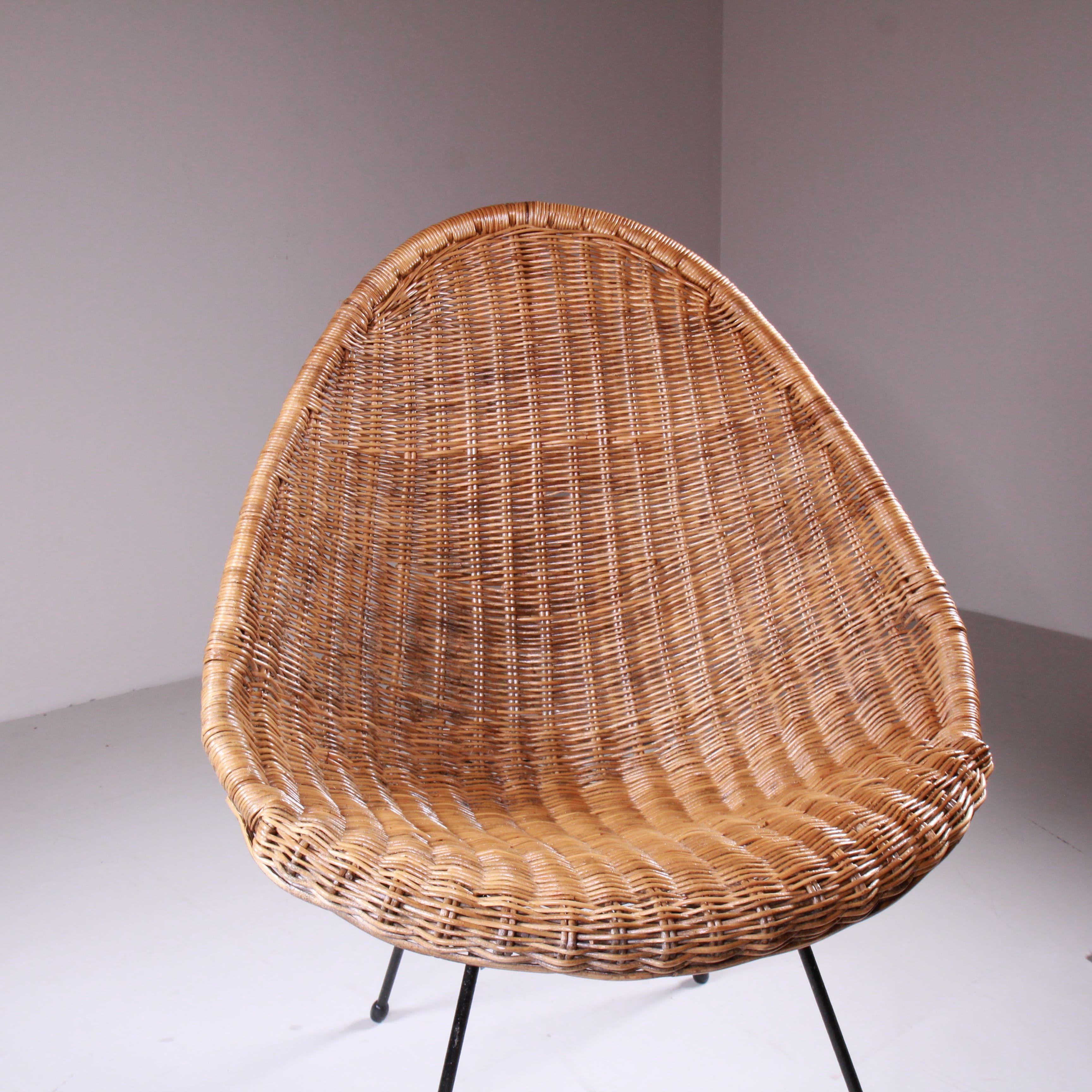 Ensemble de deux fauteuils en rotin, fabrication italienne

État : bon
Matériaux : rotin, métal peint
Époque : 1960
Mesures :
65x61x86 cm