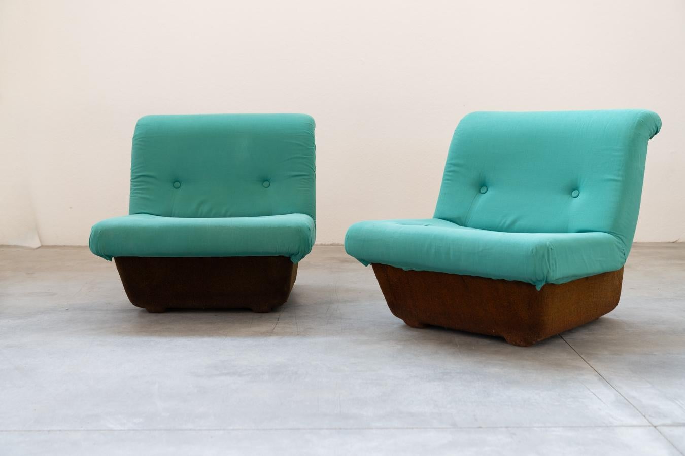 Set of two Lev & Lev fabric armchairs, removable covers, with fiberglass frame, 1970s.
Manufacturer: Lev & Lev
Attribution Mark: This piece has an attribution mark, I am confident that it is completely authentic and I take full responsibility for
