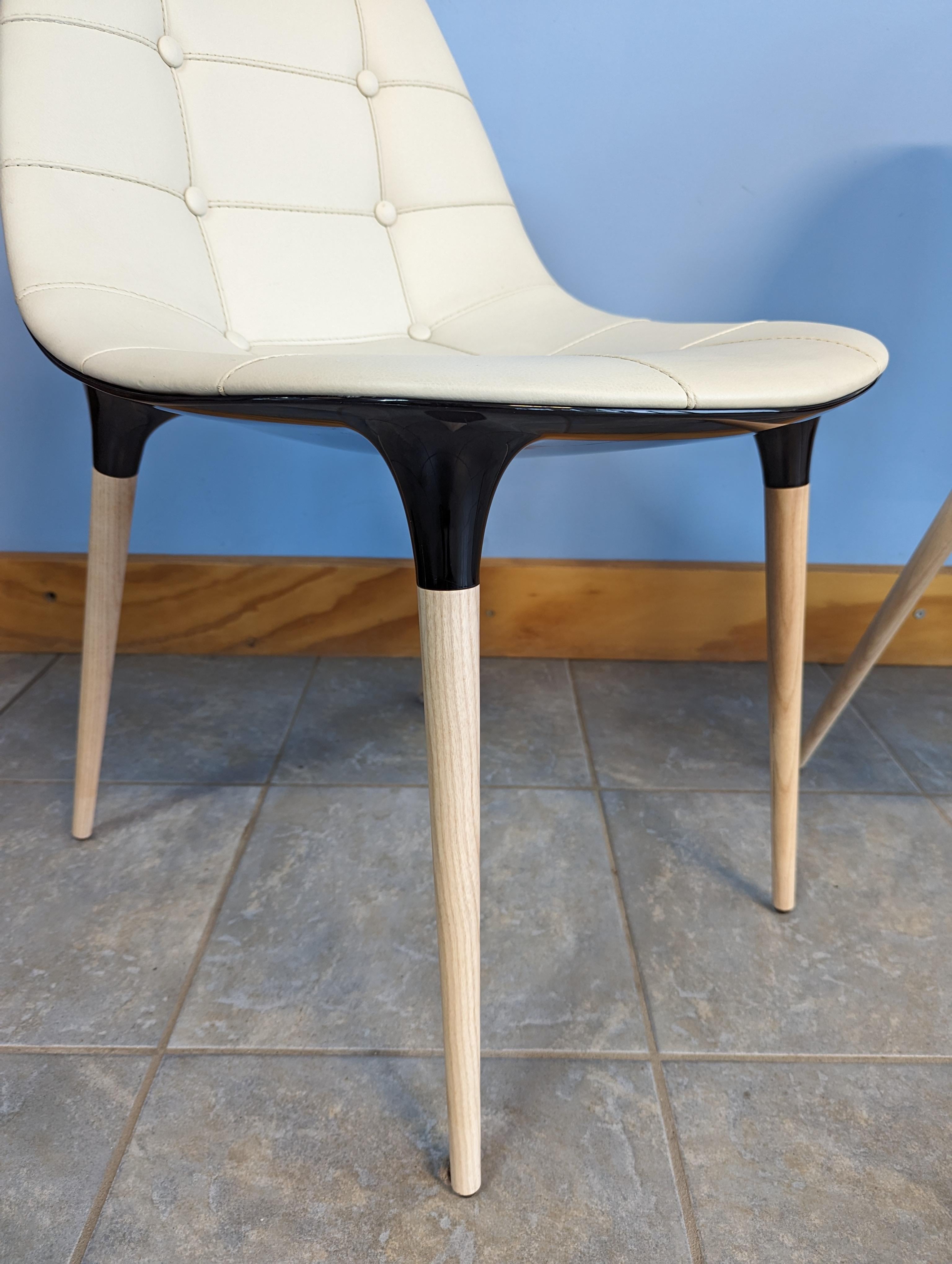 Satz  „Caprice“ di due sedie, entworfen von Philippe Stark prodotte da Cassina, 2010 im Angebot 2