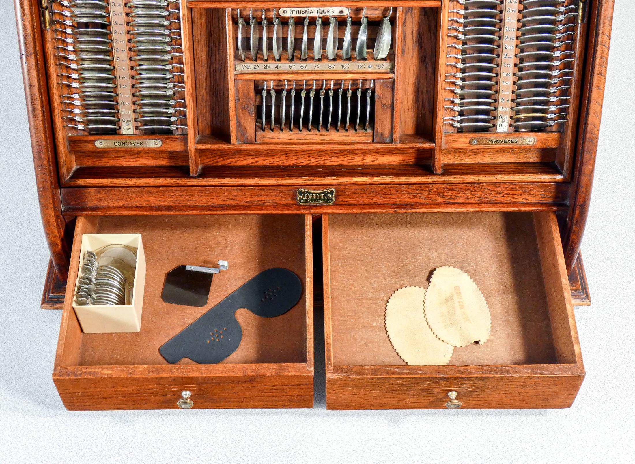 Jeu de lentilles de test vintage, coffret avec obturateur. Début du 20e siècle. en vente 5