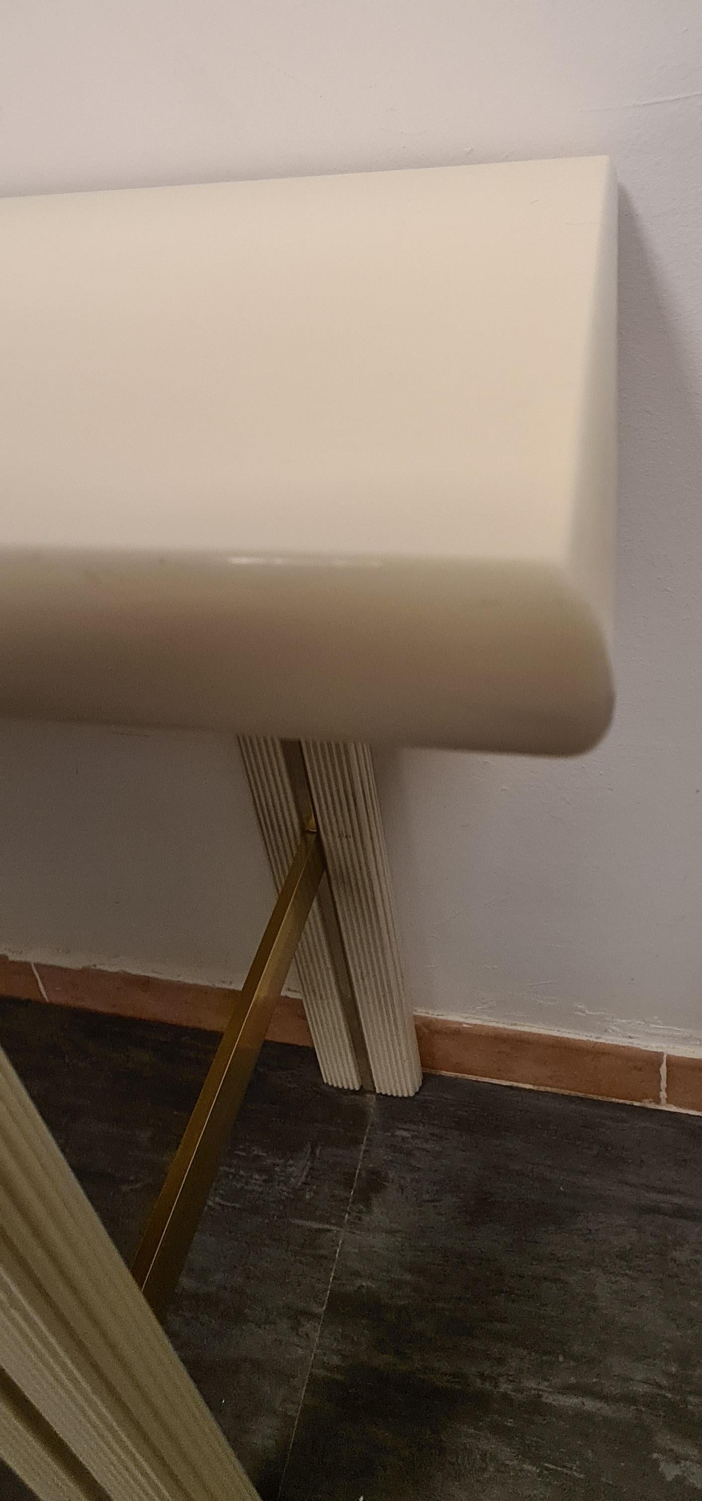 Set di mobili da ingresso in legno laccato e dettagli in ottone anni 80' For Sale 12