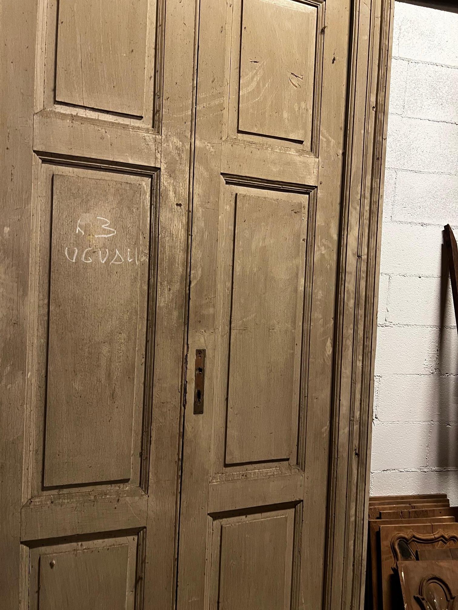 set di N. 3 porte in legno laccato, complete di telaio a doppia ala, italia en vente 1