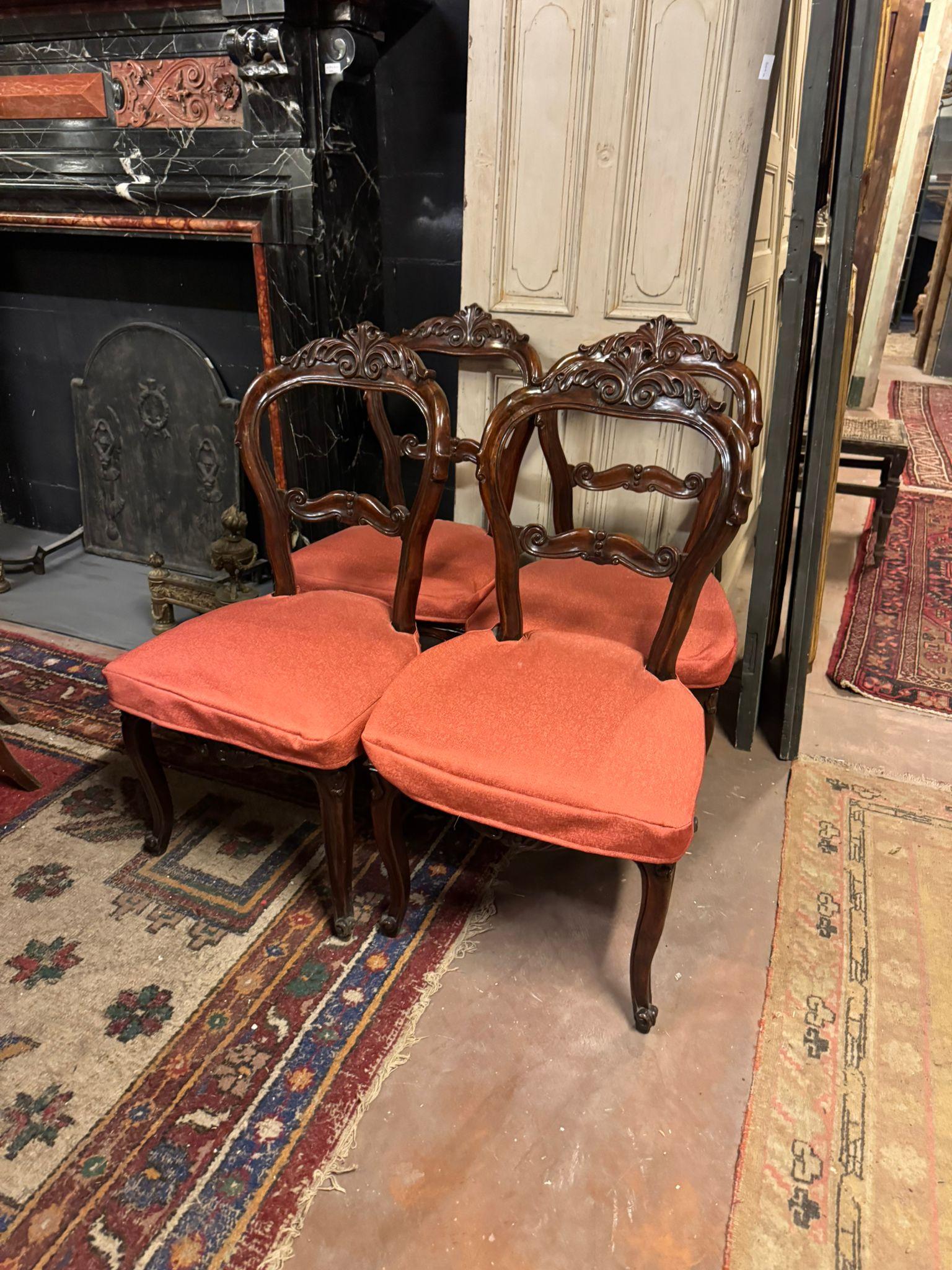 Set di N. 6 sedie in legno di noce con schienale a motivo Rocaille, Italia en vente 1