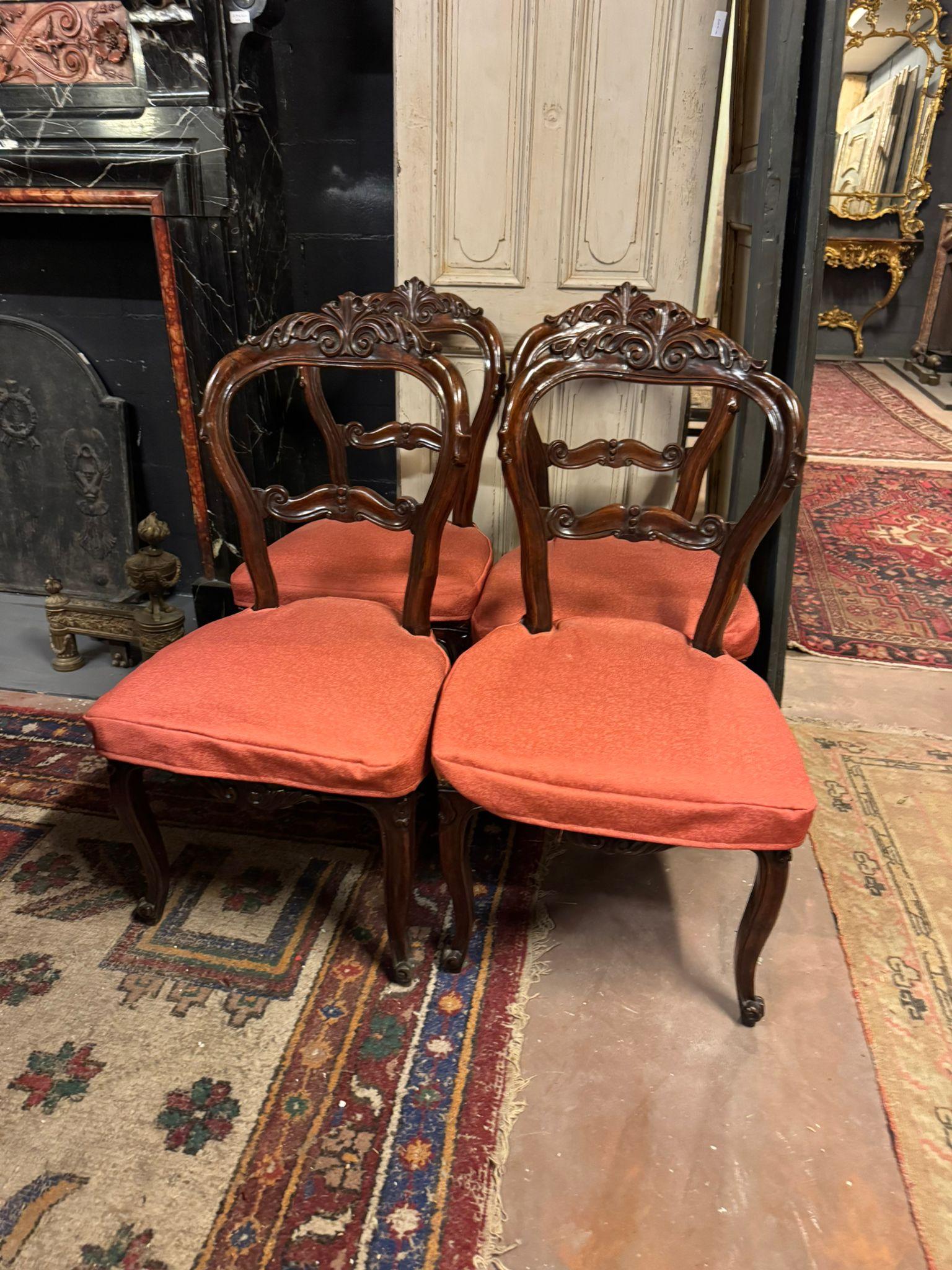 Set di N. 6 sedie in legno di noce con schienale a motivo Rocaille, Italia en vente 2